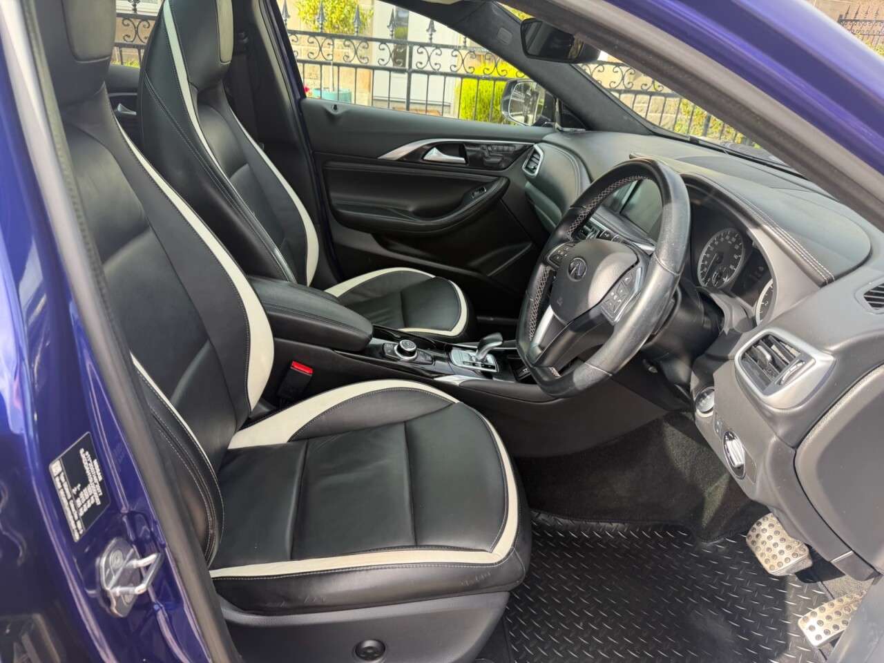 A 2019 INFINITI Q30 1.6T Sport Tech Hatchback 5dr Petrol DCT Euro 6 (s/s) (156 ps) A 2019 INFINITI Q30 1.6T Sport Tech Hatchback 5dr Petrol DCT Euro 6 (s/s) (156 ps)