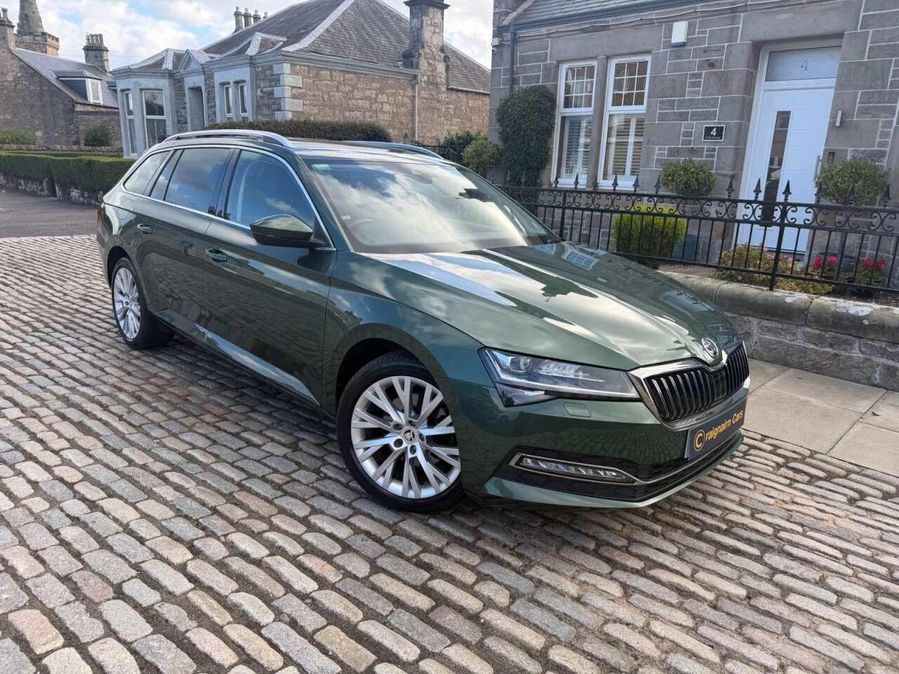 A 2020 SKODA SUPERB 2.0 TDI SE L Estate 5dr Diesel Manual Euro 6 (s/s) (150 ps) A 2020 SKODA SUPERB 2.0 TDI SE L Estate 5dr Diesel Manual Euro 6 (s/s) (150 ps)