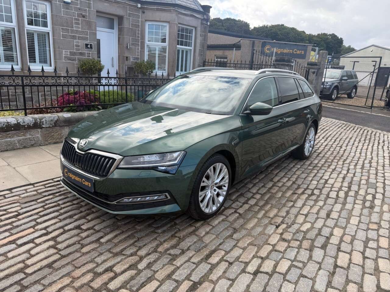 A 2020 SKODA SUPERB 2.0 TDI SE L Estate 5dr Diesel Manual Euro 6 (s/s) (150 ps) A 2020 SKODA SUPERB 2.0 TDI SE L Estate 5dr Diesel Manual Euro 6 (s/s) (150 ps)