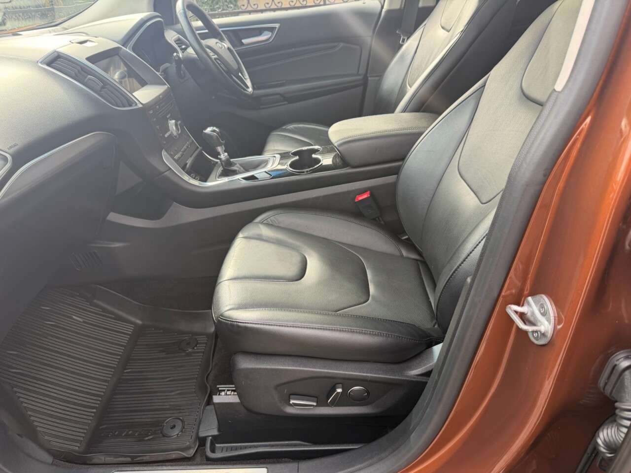 A 2018 FORD EDGE 2.0 TDCi Titanium SUV 5dr Diesel Manual AWD Euro 6 (s/s) (180 ps) A 2018 FORD EDGE 2.0 TDCi Titanium SUV 5dr Diesel Manual AWD Euro 6 (s/s) (180 ps)