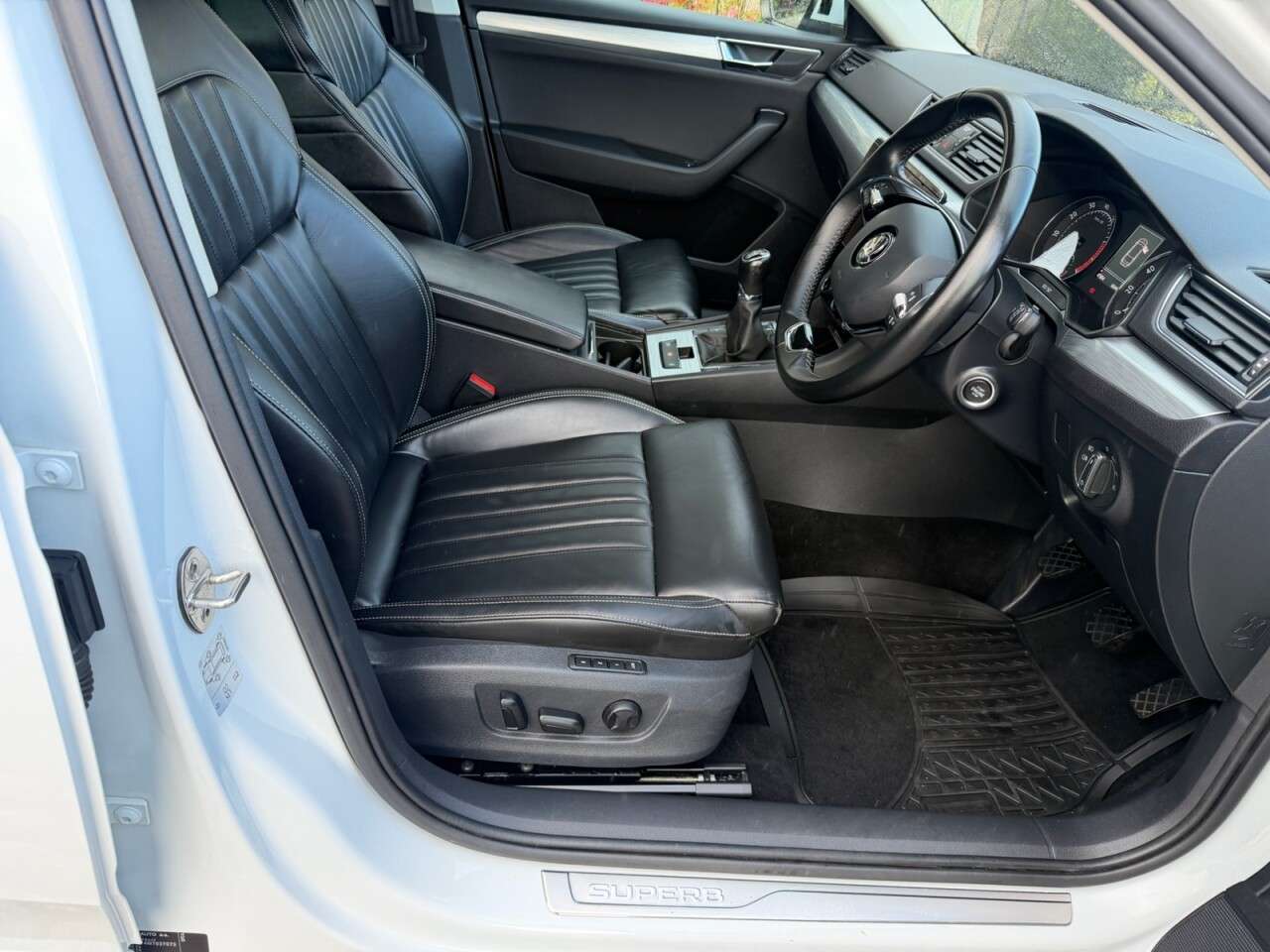 A 2021 SKODA SUPERB 1.5 TSI ACT SE Technology Estate 5dr Petrol Manual Euro 6 (s/s) (150 ps) A 2021 SKODA SUPERB 1.5 TSI ACT SE Technology Estate 5dr Petrol Manual Euro 6 (s/s) (150 ps)