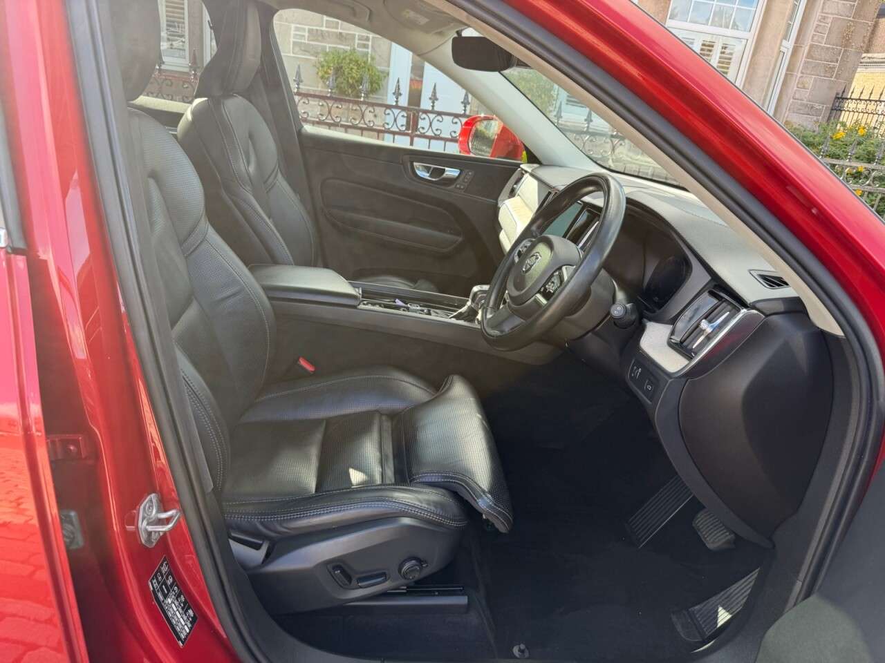 A 2019 VOLVO XC60 2.0 D5 PowerPulse Inscription Pro SUV 5dr Diesel Auto AWD Euro 6 (s/s) (235 A 2019 VOLVO XC60 2.0 D5 PowerPulse Inscription Pro SUV 5dr Diesel Auto AWD Euro 6 (s/s) (235