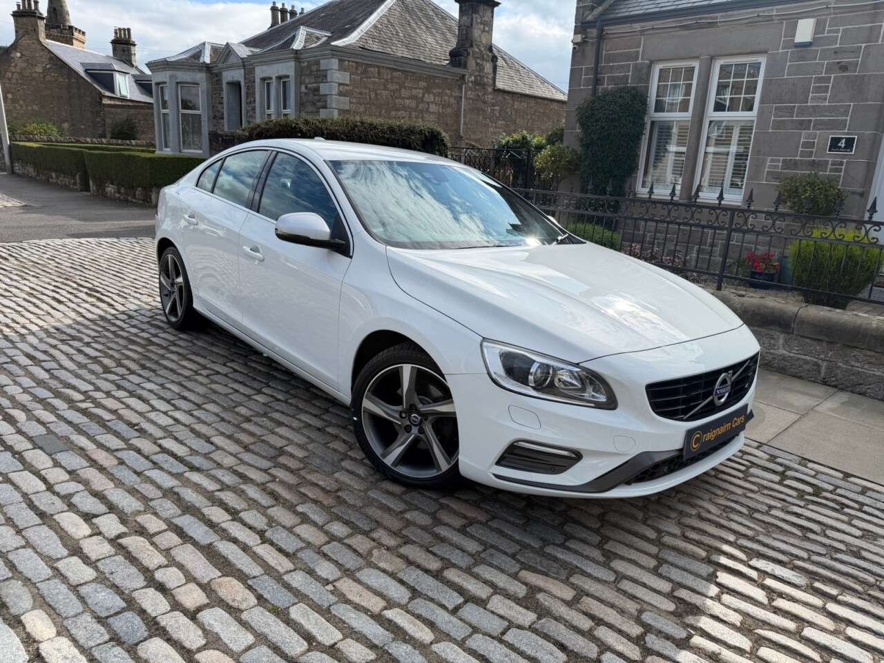 A 2015 VOLVO S60 2.0 D4 R-Design Lux Nav Saloon 4dr Diesel Auto Euro 6 (s/s) (190 ps) A 2015 VOLVO S60 2.0 D4 R-Design Lux Nav Saloon 4dr Diesel Auto Euro 6 (s/s) (190 ps)
