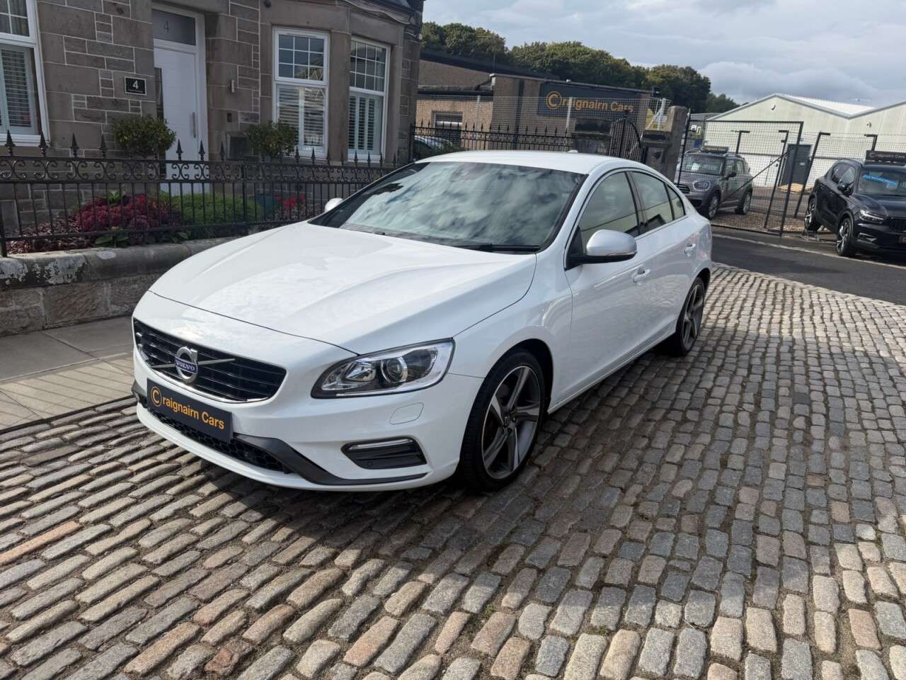 A 2015 VOLVO S60 2.0 D4 R-Design Lux Nav Saloon 4dr Diesel Auto Euro 6 (s/s) (190 ps) A 2015 VOLVO S60 2.0 D4 R-Design Lux Nav Saloon 4dr Diesel Auto Euro 6 (s/s) (190 ps)