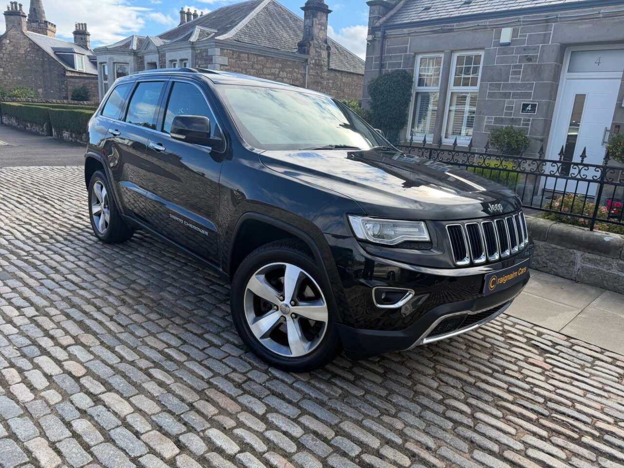 A 2017 JEEP GRAND CHEROKEE 3.0 V6 CRD Limited Plus SUV 5dr Diesel Auto 4WD Euro 6 (247 bhp) A 2017 JEEP GRAND CHEROKEE 3.0 V6 CRD Limited Plus SUV 5dr Diesel Auto 4WD Euro 6 (247 bhp)