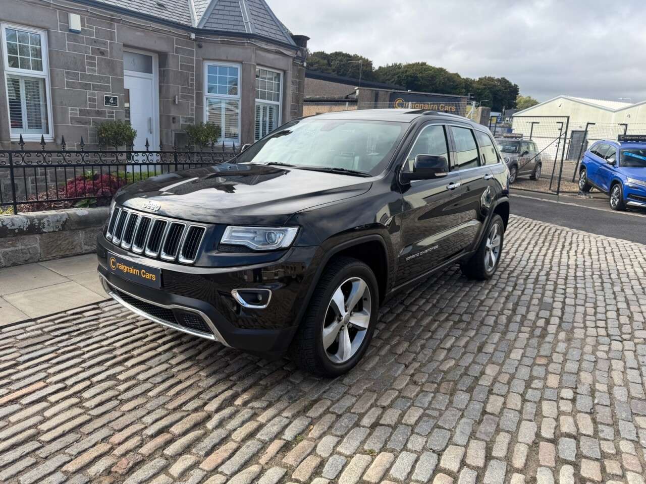 A 2017 JEEP GRAND CHEROKEE 3.0 V6 CRD Limited Plus SUV 5dr Diesel Auto 4WD Euro 6 (247 bhp) A 2017 JEEP GRAND CHEROKEE 3.0 V6 CRD Limited Plus SUV 5dr Diesel Auto 4WD Euro 6 (247 bhp)
