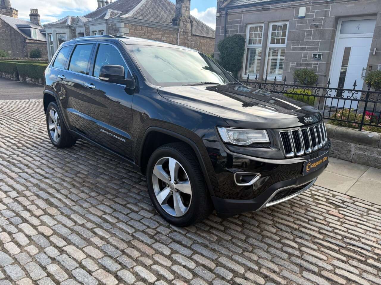 A 2017 JEEP GRAND CHEROKEE 3.0 V6 CRD Limited Plus SUV 5dr Diesel Auto 4WD Euro 6 (247 bhp) A 2017 JEEP GRAND CHEROKEE 3.0 V6 CRD Limited Plus SUV 5dr Diesel Auto 4WD Euro 6 (247 bhp)