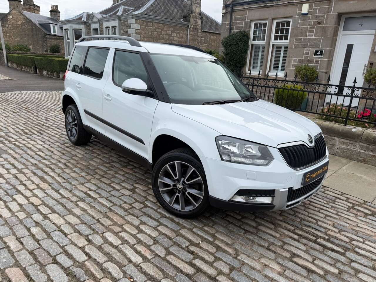 A 2017 SKODA YETI 2.0 TDI SE Drive Outdoor 5dr Diesel Manual 4WD Euro 6 (s/s) (150 ps) A 2017 SKODA YETI 2.0 TDI SE Drive Outdoor 5dr Diesel Manual 4WD Euro 6 (s/s) (150 ps)