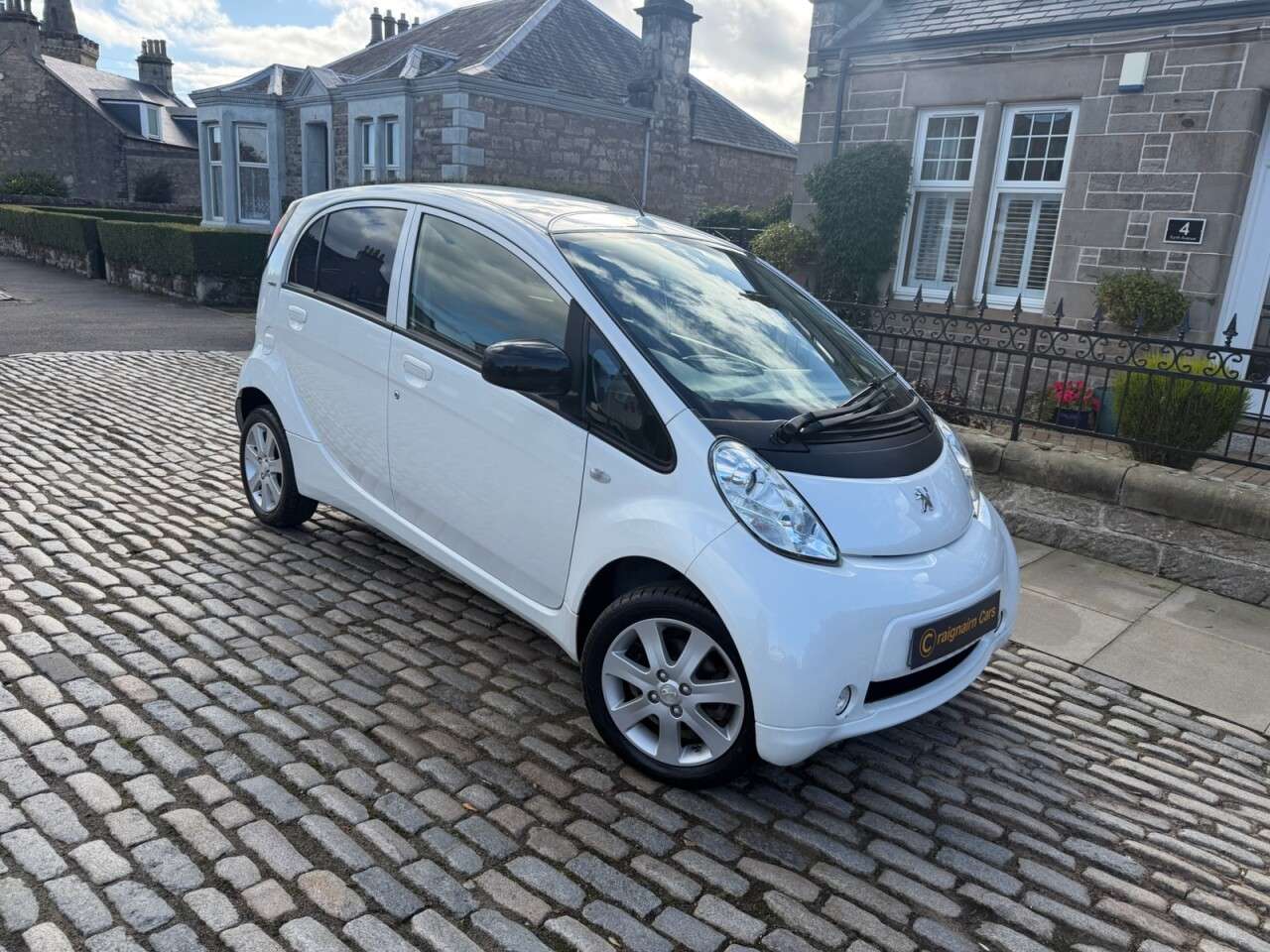 A 2016 PEUGEOT ION Hatchback 5dr Electric Auto (64 bhp) A 2016 PEUGEOT ION Hatchback 5dr Electric Auto (64 bhp)