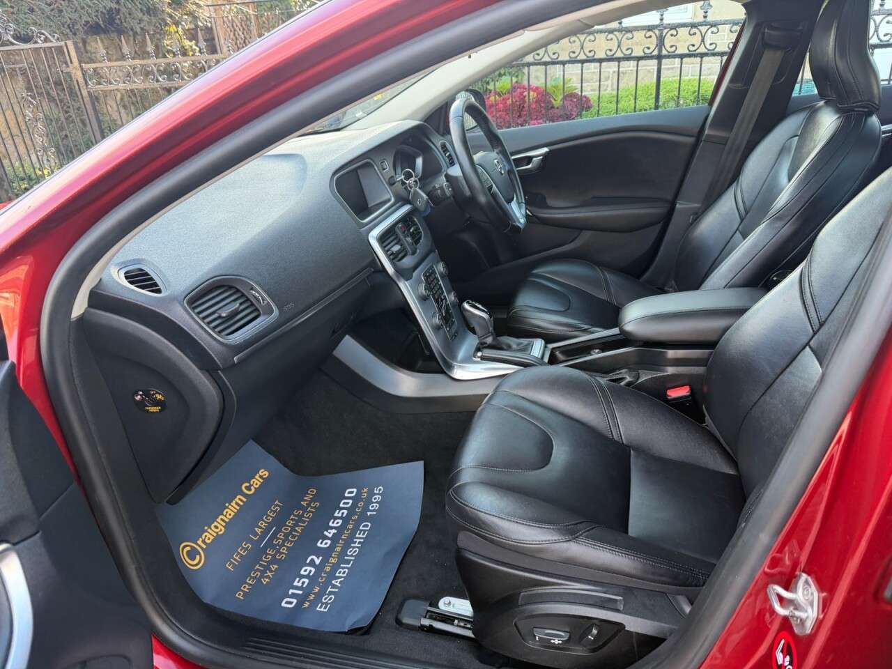 2017 VOLVO V40 2017 VOLVO V40