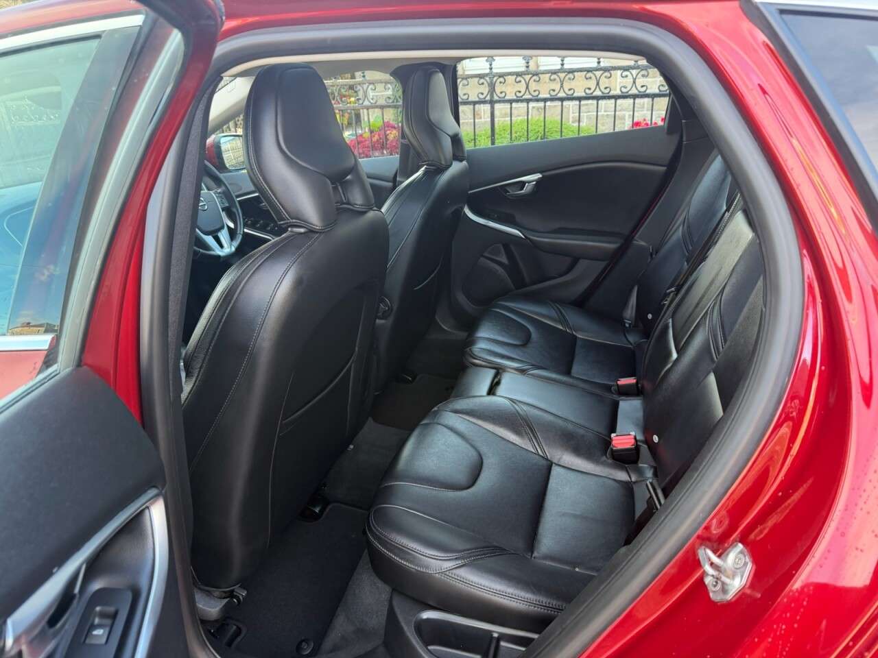 2017 VOLVO V40 2017 VOLVO V40
