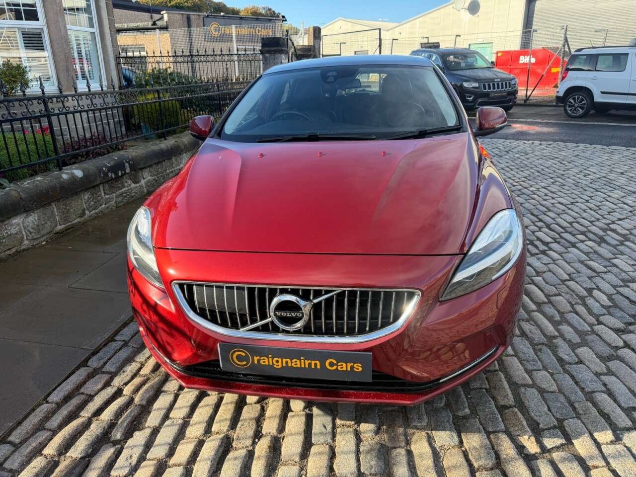2017 VOLVO V40 2017 VOLVO V40