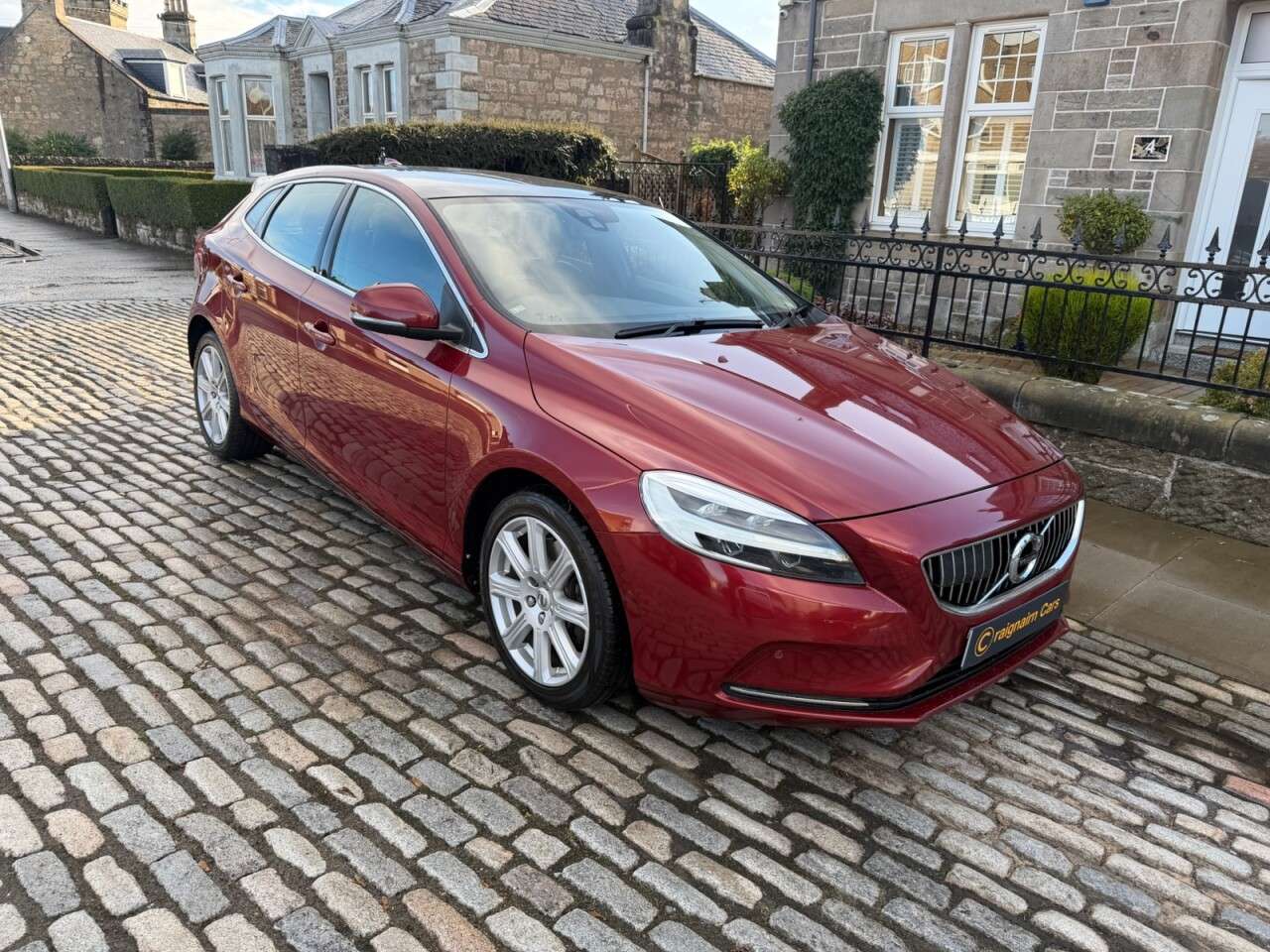 A 2017 VOLVO V40 2.0 D3 Inscription Hatchback 5dr Diesel Auto Euro 6 (s/s) (150 ps) A 2017 VOLVO V40 2.0 D3 Inscription Hatchback 5dr Diesel Auto Euro 6 (s/s) (150 ps)
