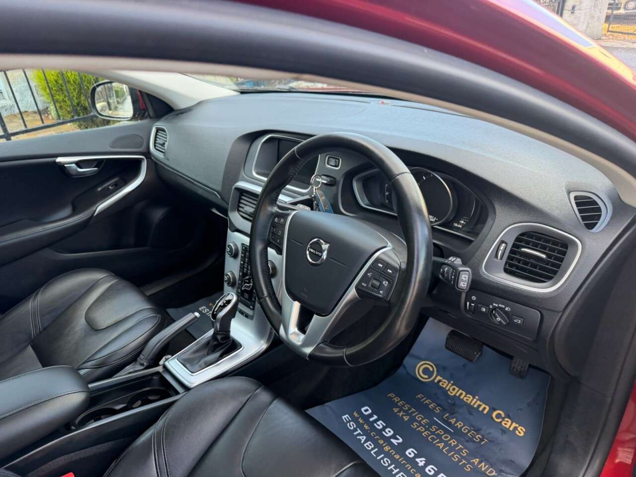 2017 VOLVO V40 2017 VOLVO V40