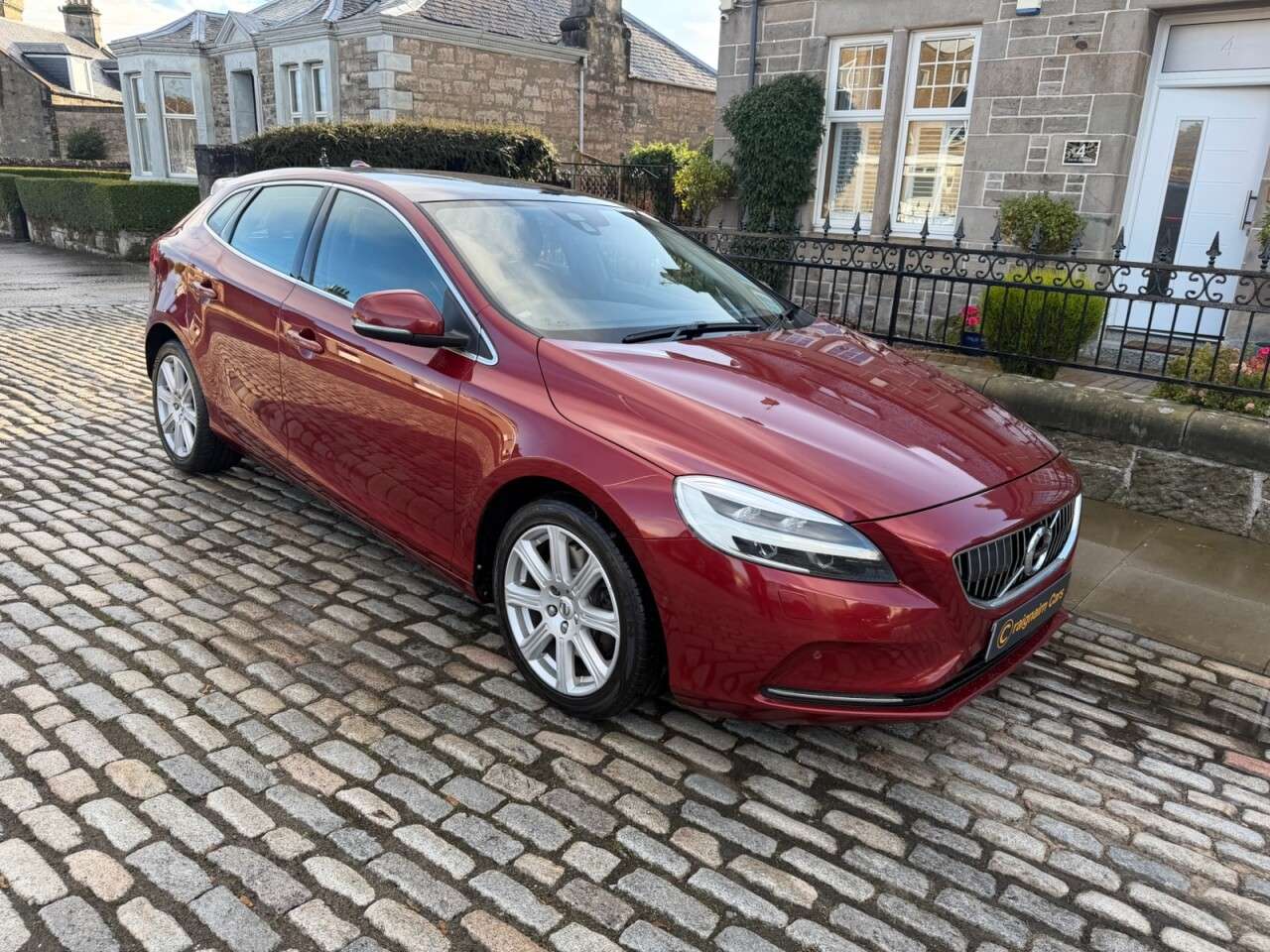 2017 VOLVO V40 2017 VOLVO V40