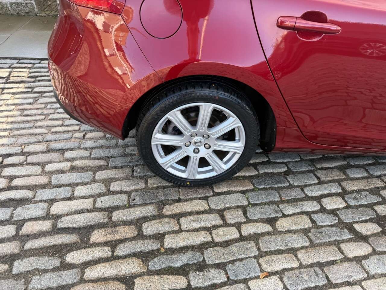2017 VOLVO V40 2017 VOLVO V40
