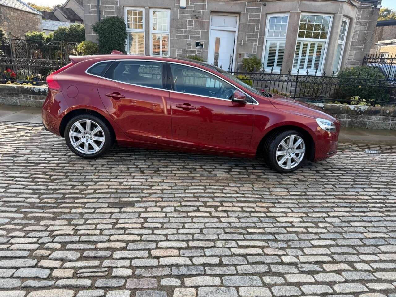 2017 VOLVO V40 2017 VOLVO V40