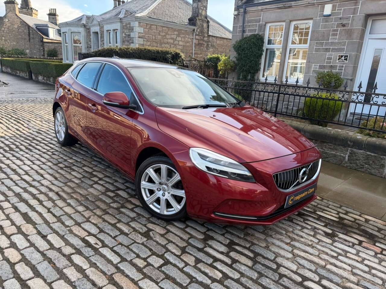 A 2017 VOLVO V40 2.0 D3 Inscription Hatchback 5dr Diesel Auto Euro 6 (s/s) (150 ps) A 2017 VOLVO V40 2.0 D3 Inscription Hatchback 5dr Diesel Auto Euro 6 (s/s) (150 ps)