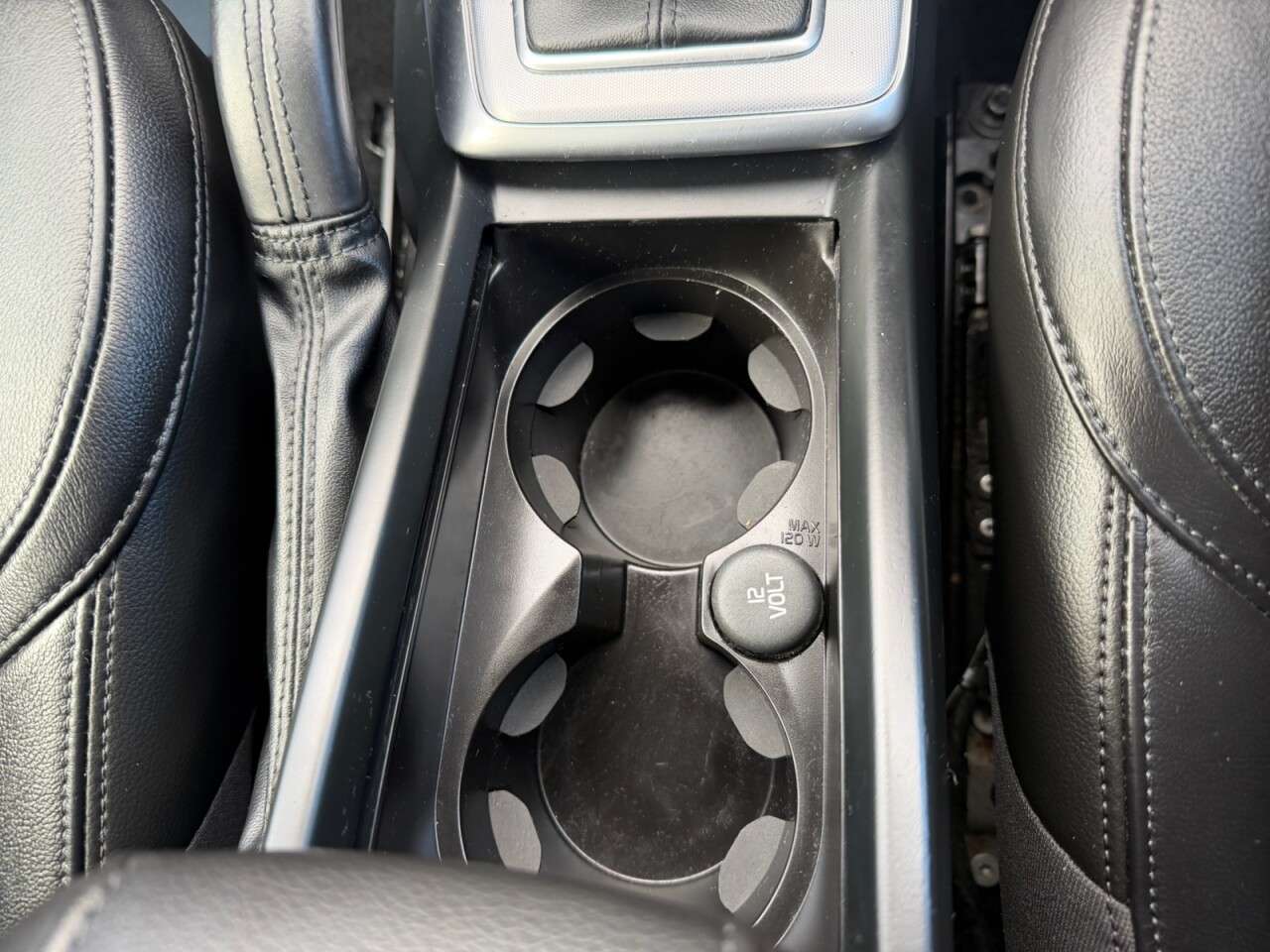 2017 VOLVO V40 2017 VOLVO V40