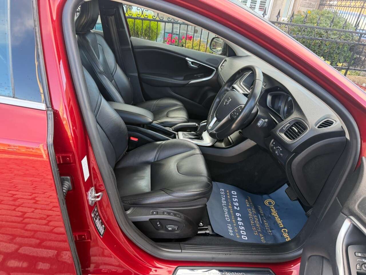 2017 VOLVO V40 2017 VOLVO V40