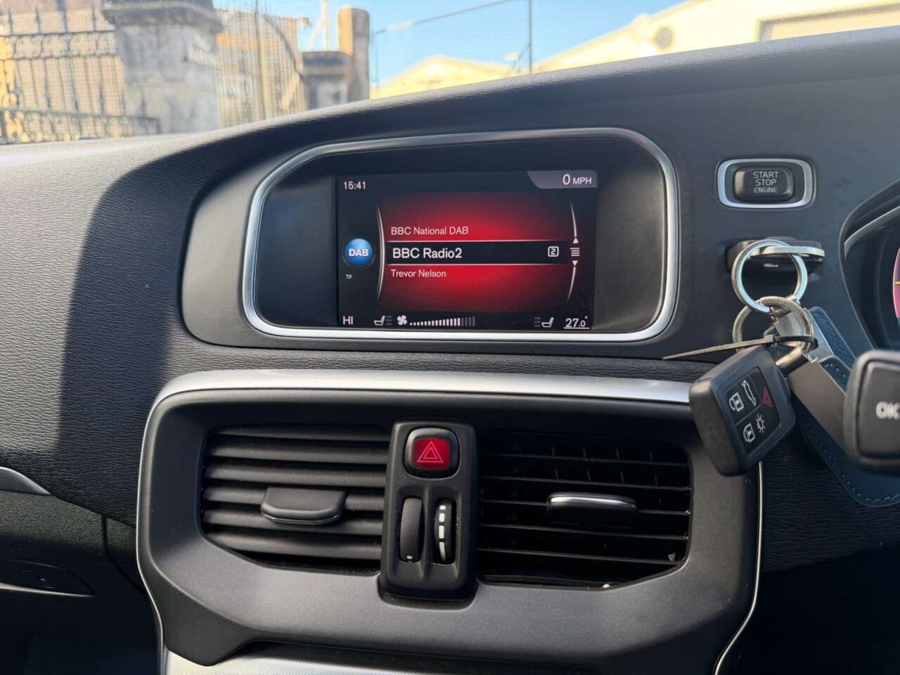2017 VOLVO V40 2017 VOLVO V40