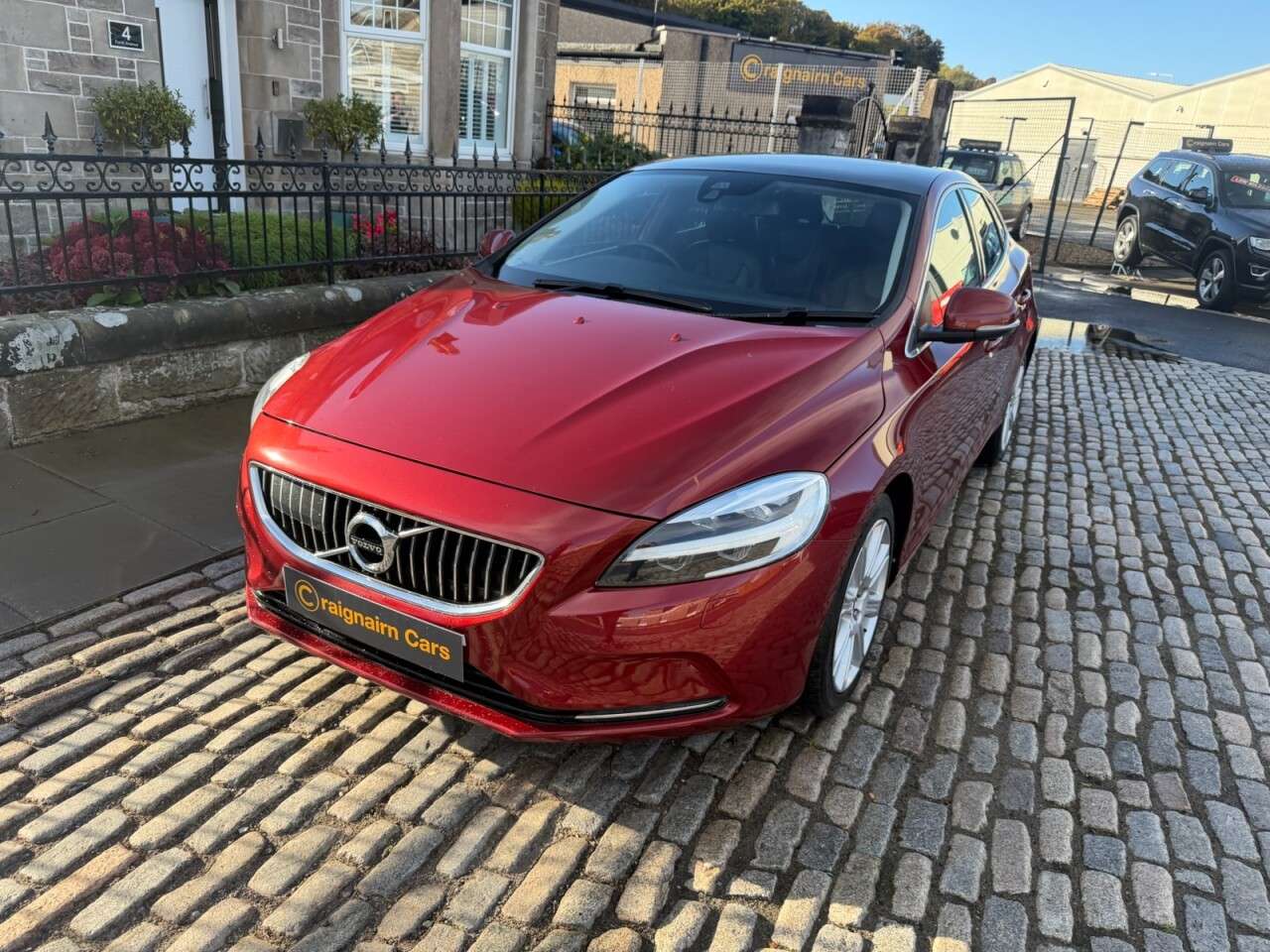 2017 VOLVO V40 2017 VOLVO V40