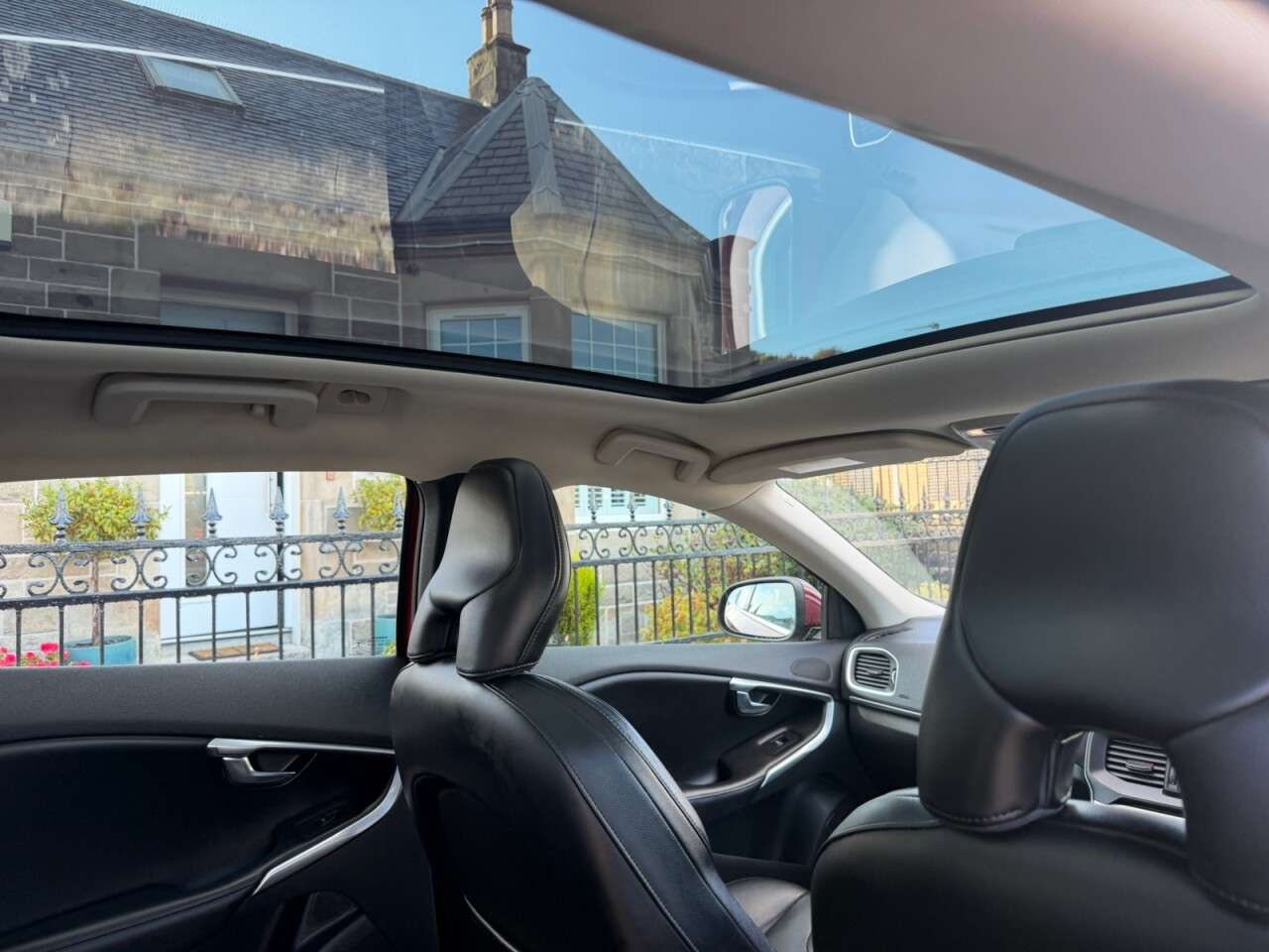 2017 VOLVO V40 2017 VOLVO V40