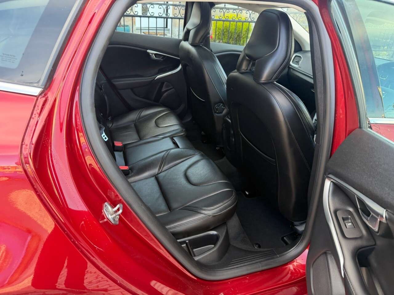 2017 VOLVO V40 2017 VOLVO V40