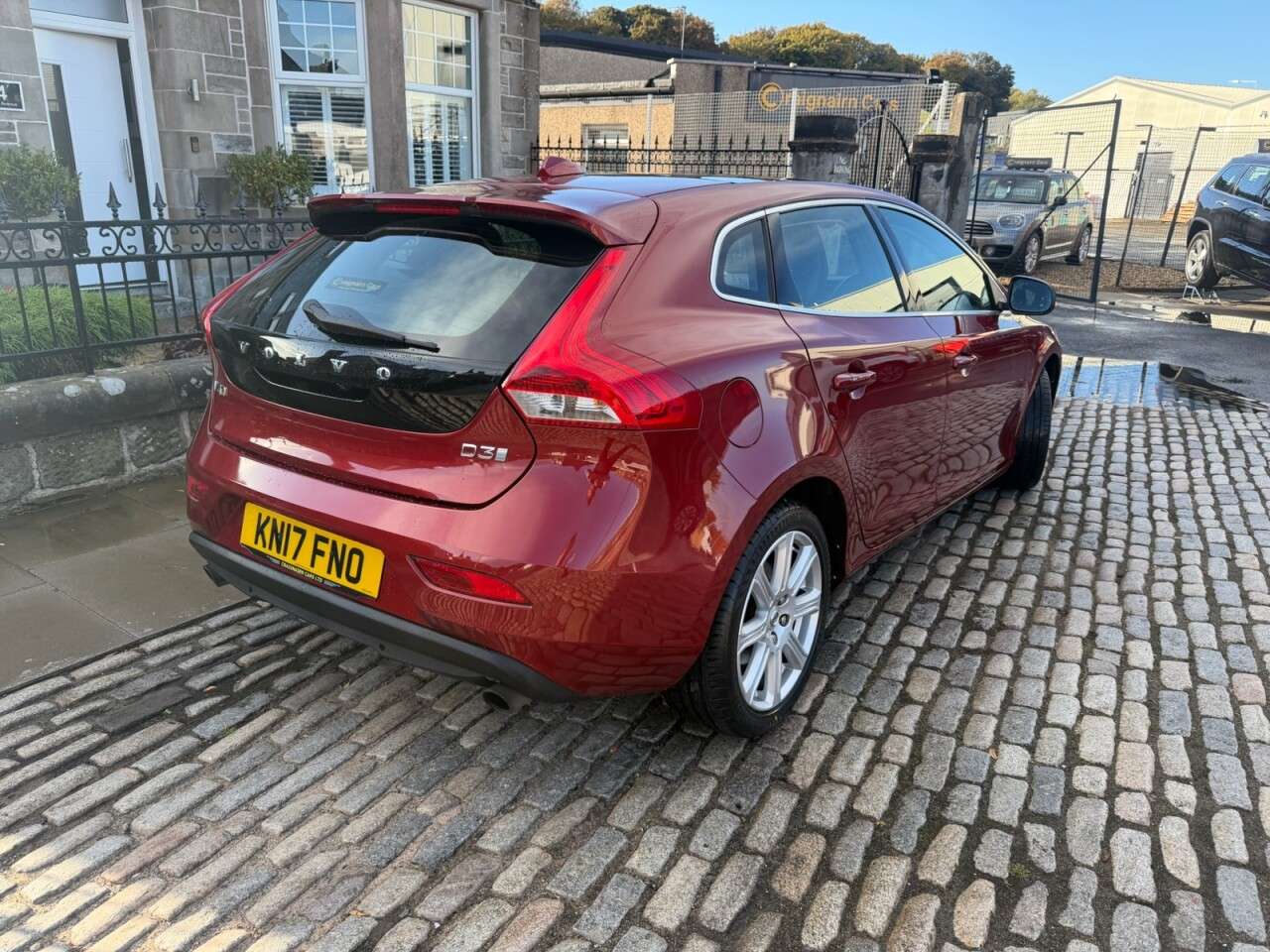 2017 VOLVO V40 2017 VOLVO V40