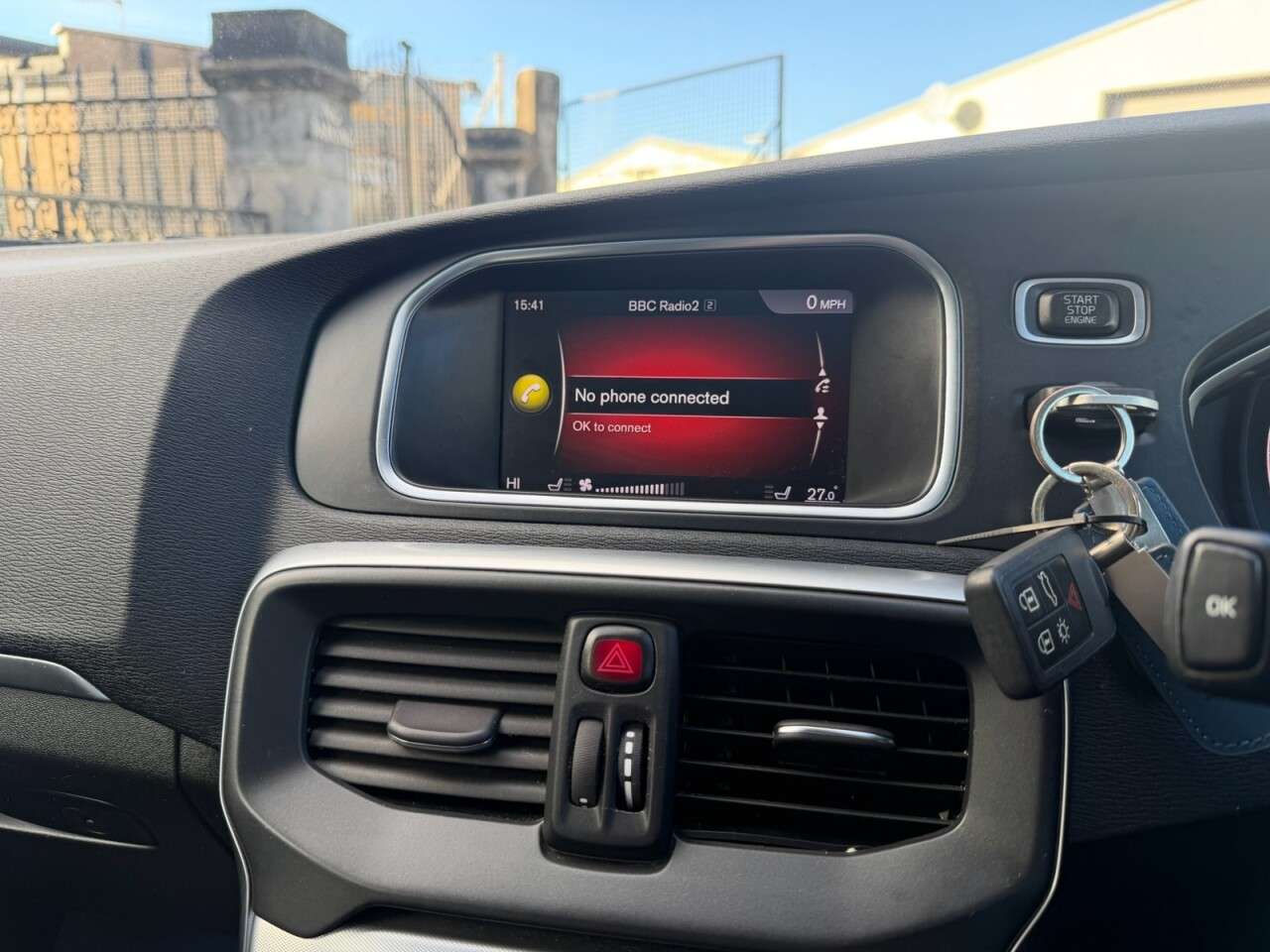 2017 VOLVO V40 2017 VOLVO V40