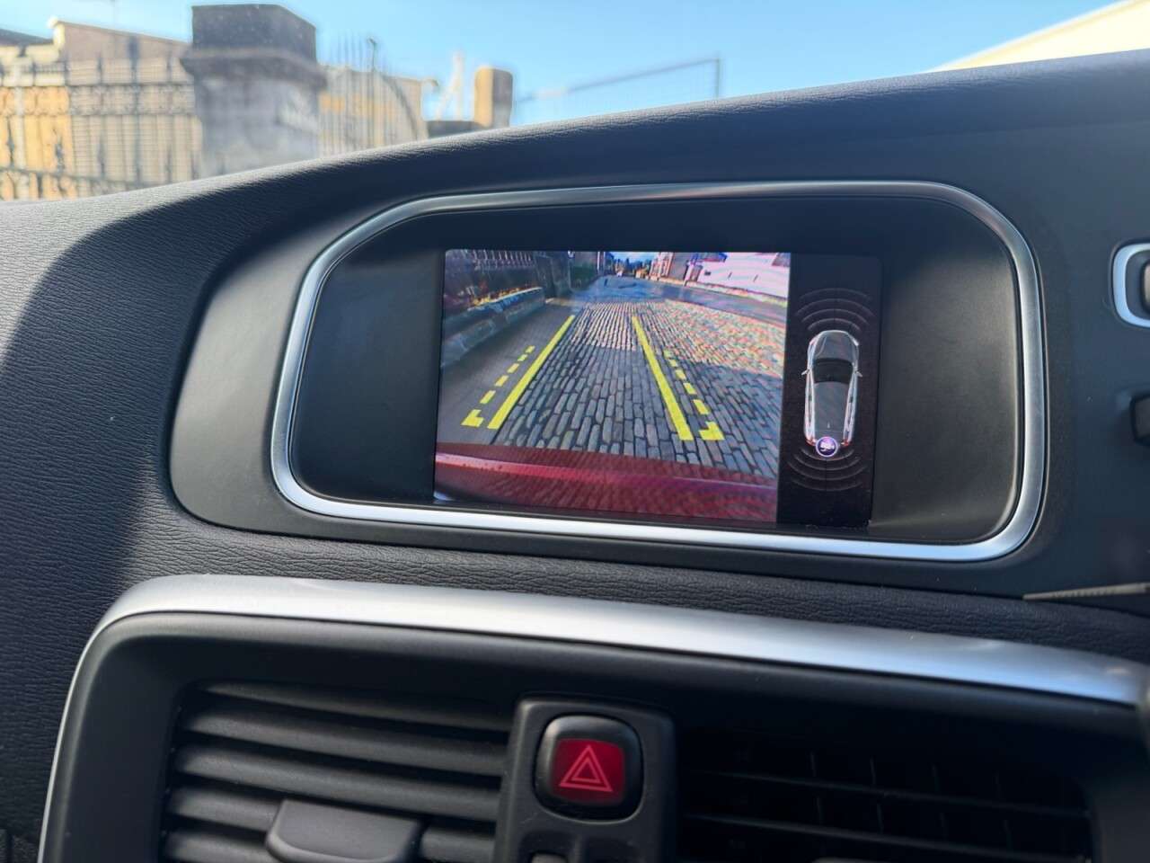 2017 VOLVO V40 2017 VOLVO V40