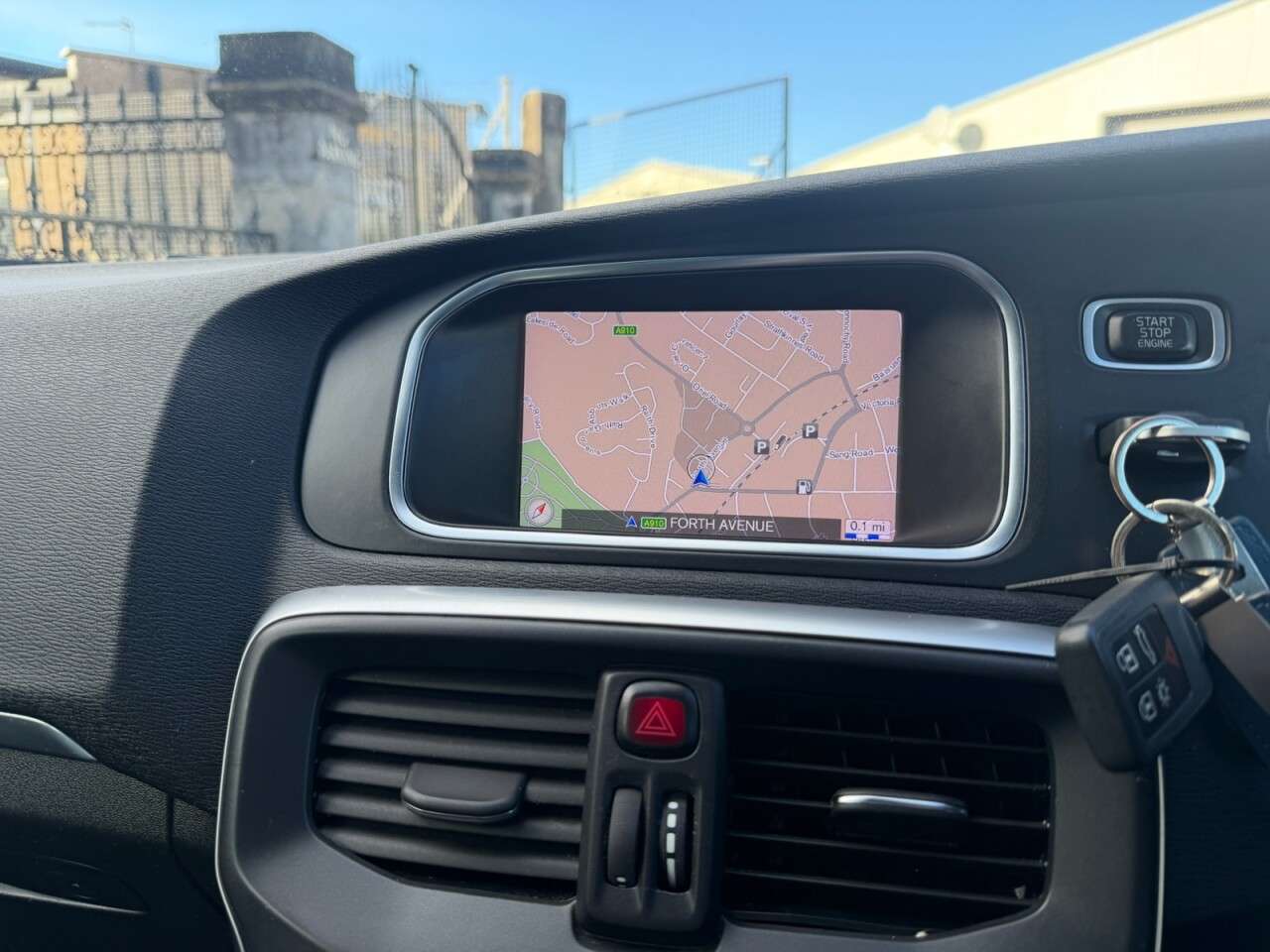 2017 VOLVO V40 2017 VOLVO V40
