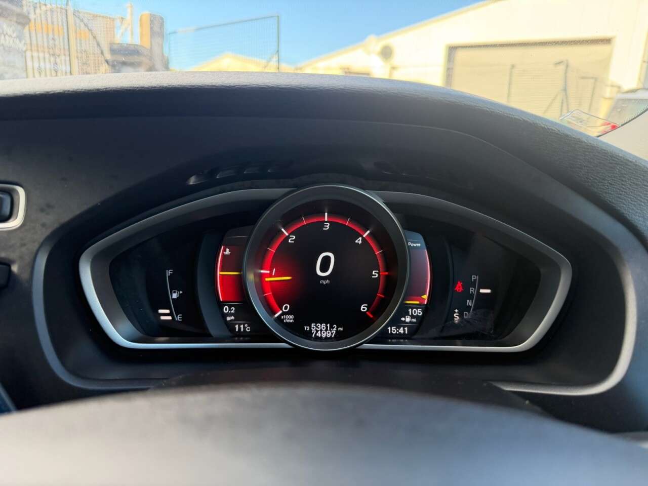 2017 VOLVO V40 2017 VOLVO V40