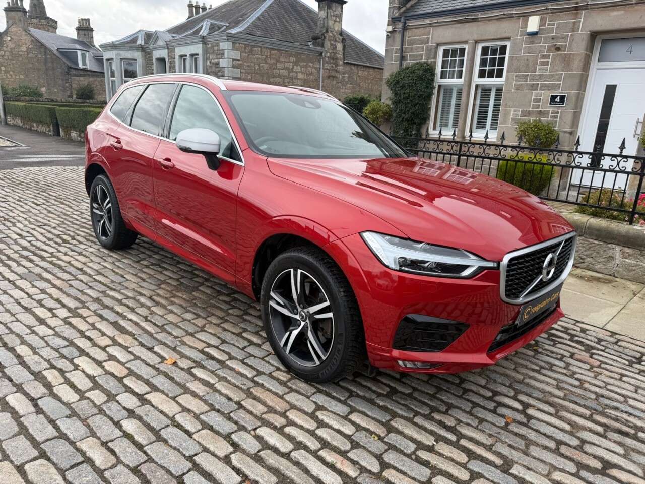 A 2019 VOLVO XC60 2.0 D4 R-Design SUV 5dr Diesel Auto AWD Euro 6 (s/s) (190 ps) A 2019 VOLVO XC60 2.0 D4 R-Design SUV 5dr Diesel Auto AWD Euro 6 (s/s) (190 ps)