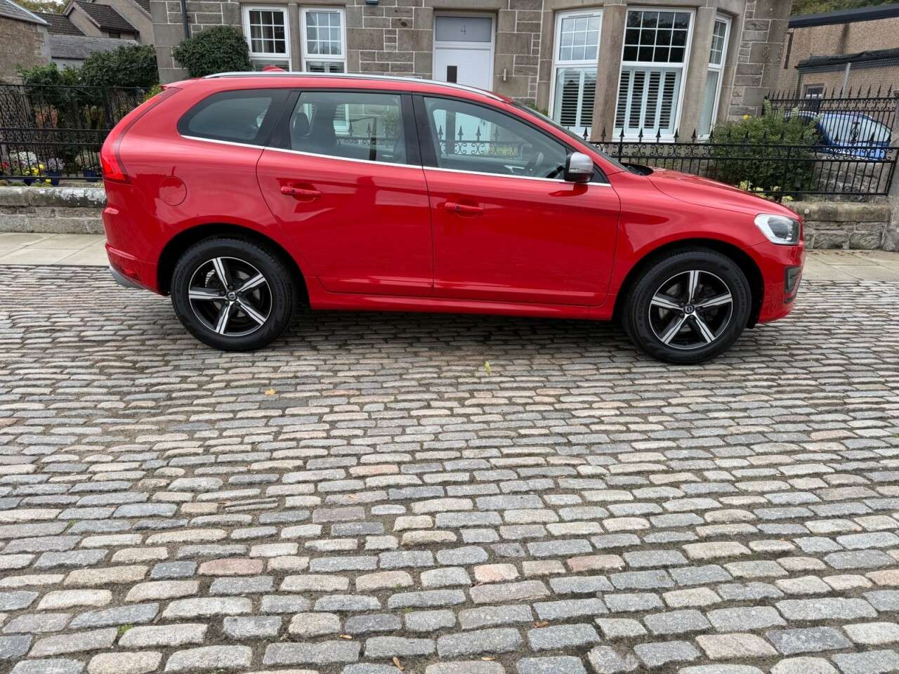 A 2016 VOLVO XC60 2.4 D4 R-Design Lux Nav SUV 5dr Diesel Manual AWD Euro 6 (s/s) (190 ps) A 2016 VOLVO XC60 2.4 D4 R-Design Lux Nav SUV 5dr Diesel Manual AWD Euro 6 (s/s) (190 ps)