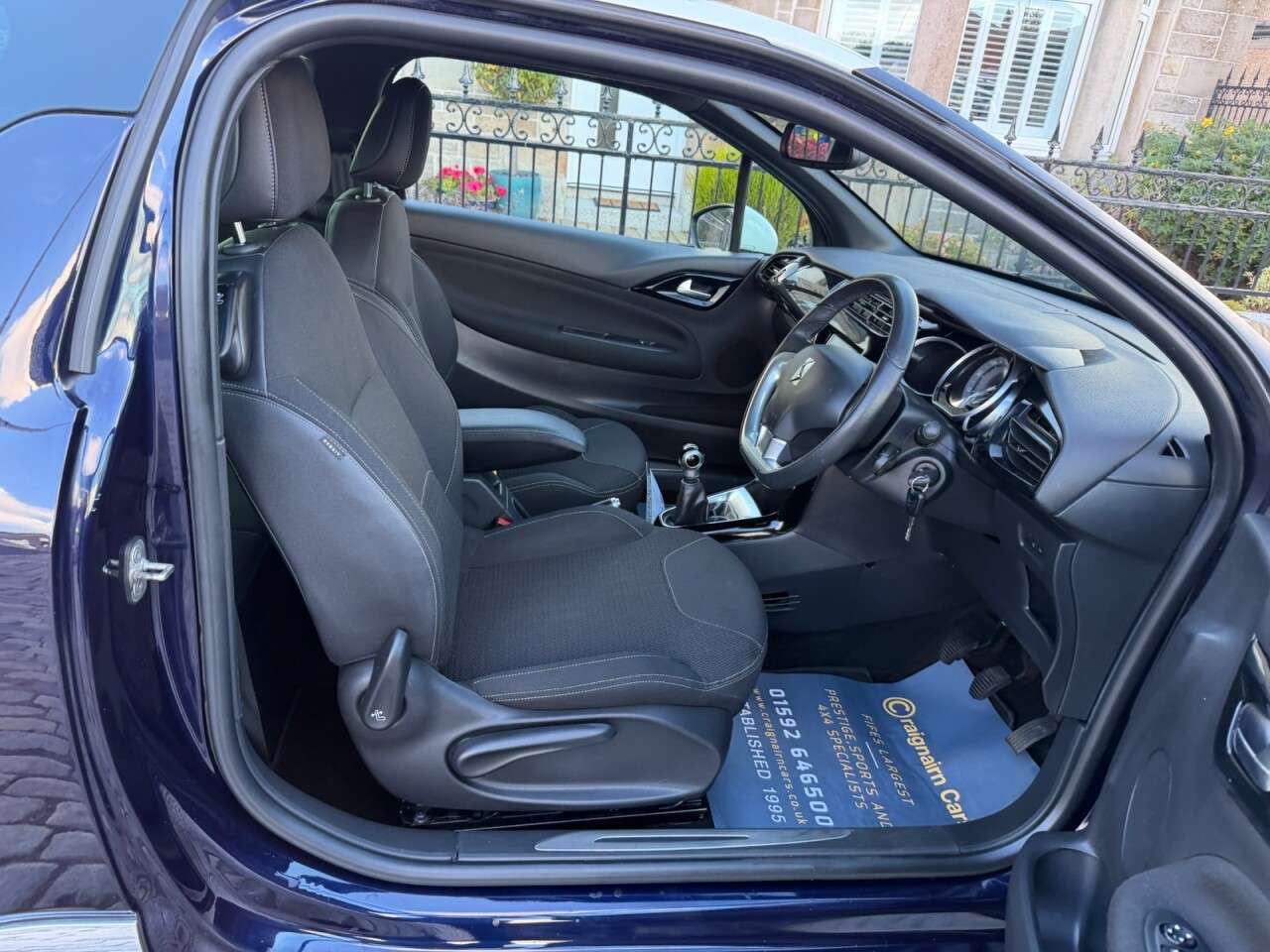 A 2015 CITROEN DS3 1.6 e-HDi DStyle Plus Hatchback 3dr Diesel Manual Euro 5 (s/s) (90 ps) A 2015 CITROEN DS3 1.6 e-HDi DStyle Plus Hatchback 3dr Diesel Manual Euro 5 (s/s) (90 ps)