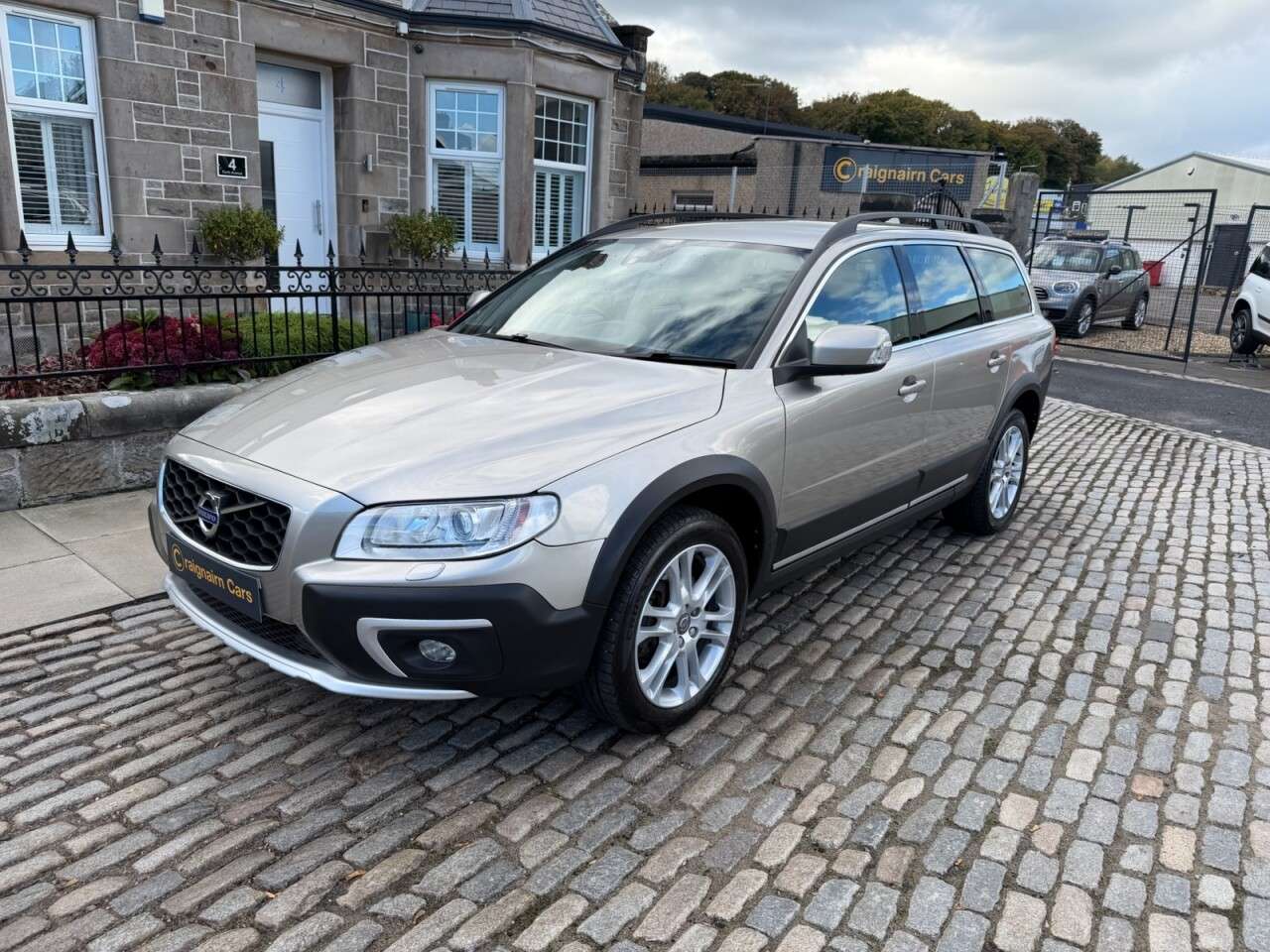 A 2015 VOLVO XC70 2.4 D5 SE Lux Estate 5dr Diesel Auto AWD Euro 6 (s/s) (220 ps) A 2015 VOLVO XC70 2.4 D5 SE Lux Estate 5dr Diesel Auto AWD Euro 6 (s/s) (220 ps)
