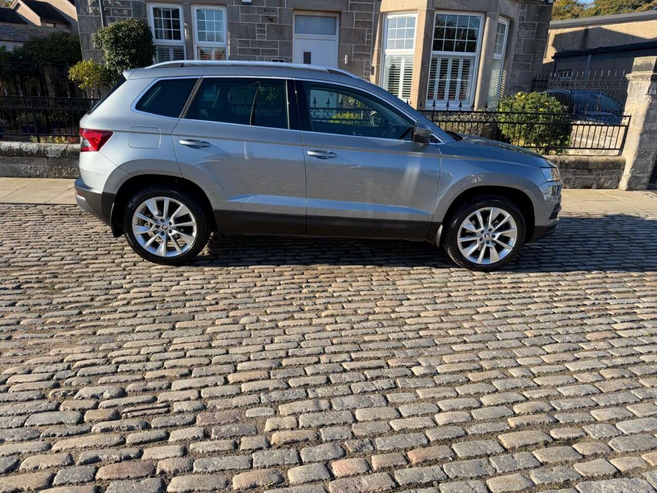A 2018 SKODA KAROQ 1.5 TSI SE L SUV 5dr Petrol Manual Euro 6 (s/s) (150 ps) A 2018 SKODA KAROQ 1.5 TSI SE L SUV 5dr Petrol Manual Euro 6 (s/s) (150 ps)