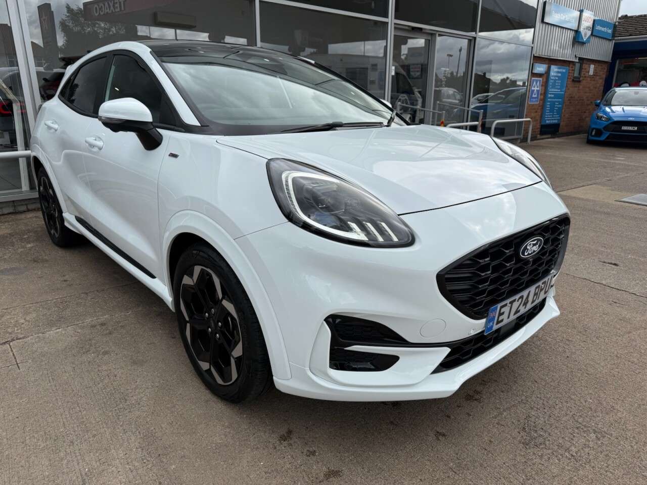 A 2024 FORD PUMA 1.0T EcoBoost MHEV ST-Line X SUV 5dr Petrol Hybrid Manual Euro 6 (s/s) (125 A 2024 FORD PUMA 1.0T EcoBoost MHEV ST-Line X SUV 5dr Petrol Hybrid Manual Euro 6 (s/s) (125