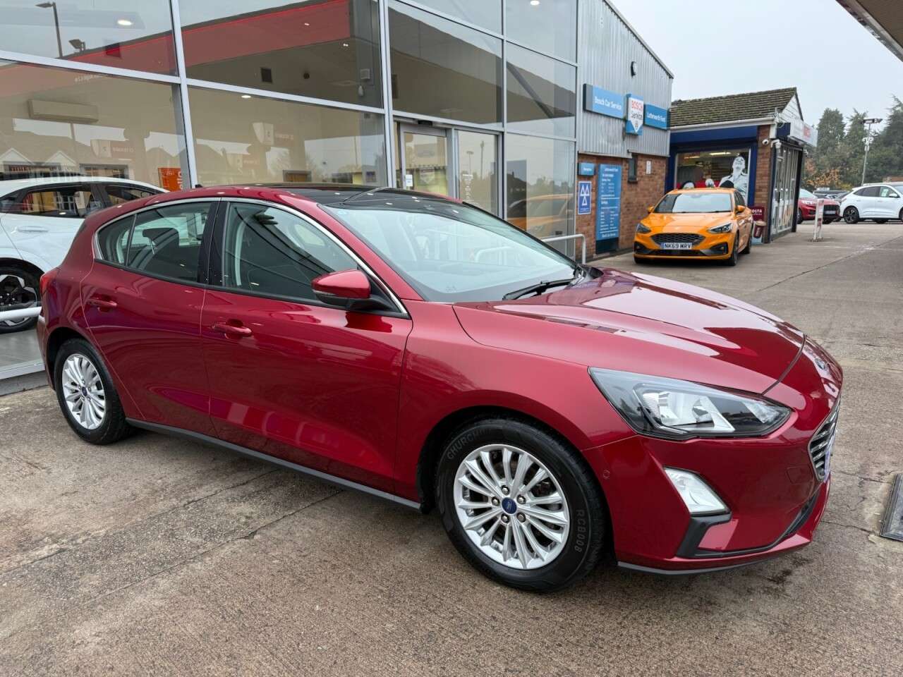 A 2019 FORD FOCUS 1.0T EcoBoost Titanium Hatchback 5dr Petrol Manual Euro 6 (s/s) (125 ps) A 2019 FORD FOCUS 1.0T EcoBoost Titanium Hatchback 5dr Petrol Manual Euro 6 (s/s) (125 ps)