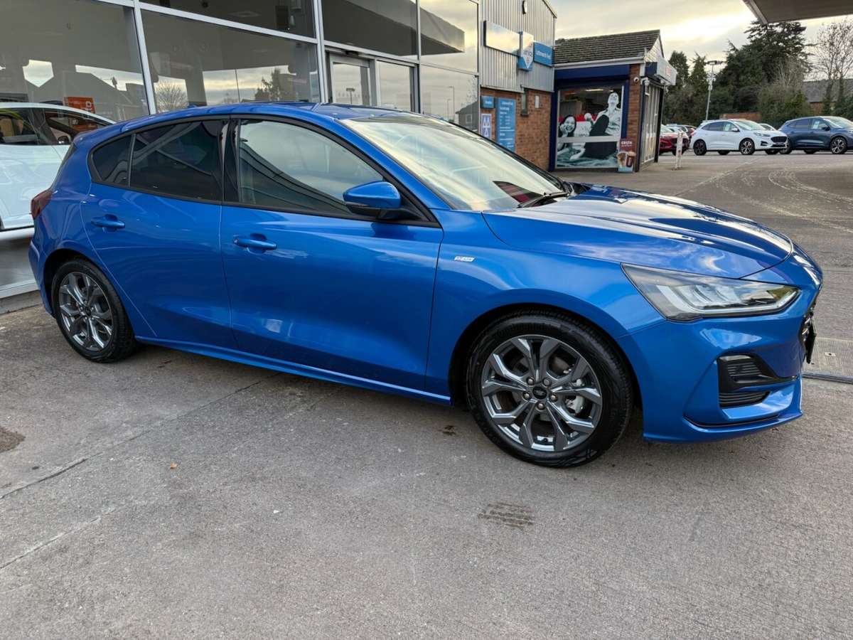 Check out this Ford Focus 2024 Hybrid Electric Manual