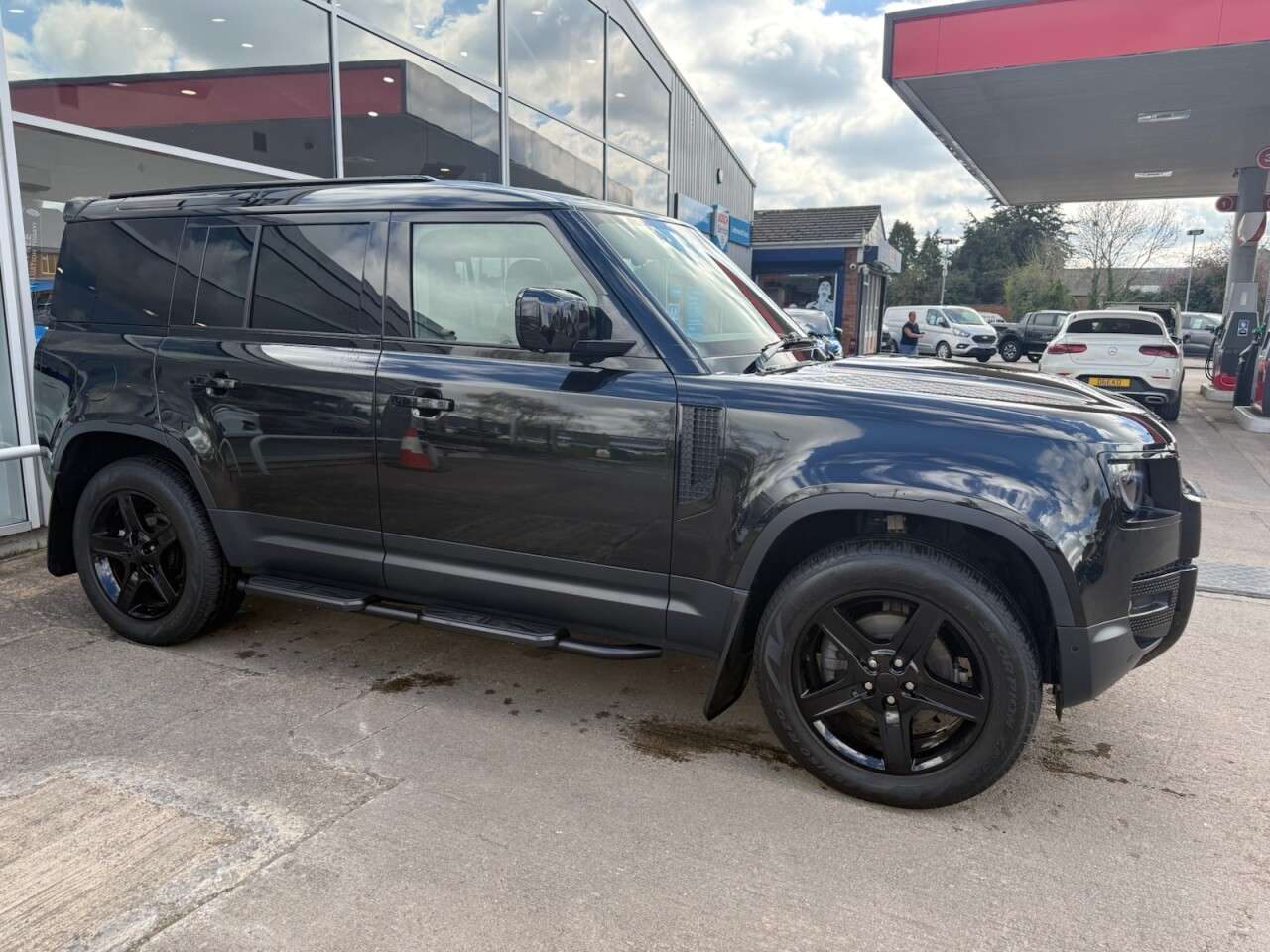 A 2023 LAND ROVER DEFENDER 3.0 D250 MHEV SE Hard Top SUV 5dr Diesel Auto 4WD MWB Euro 6 (s/s) (250 ps) A 2023 LAND ROVER DEFENDER 3.0 D250 MHEV SE Hard Top SUV 5dr Diesel Auto 4WD MWB Euro 6 (s/s) (250 ps)