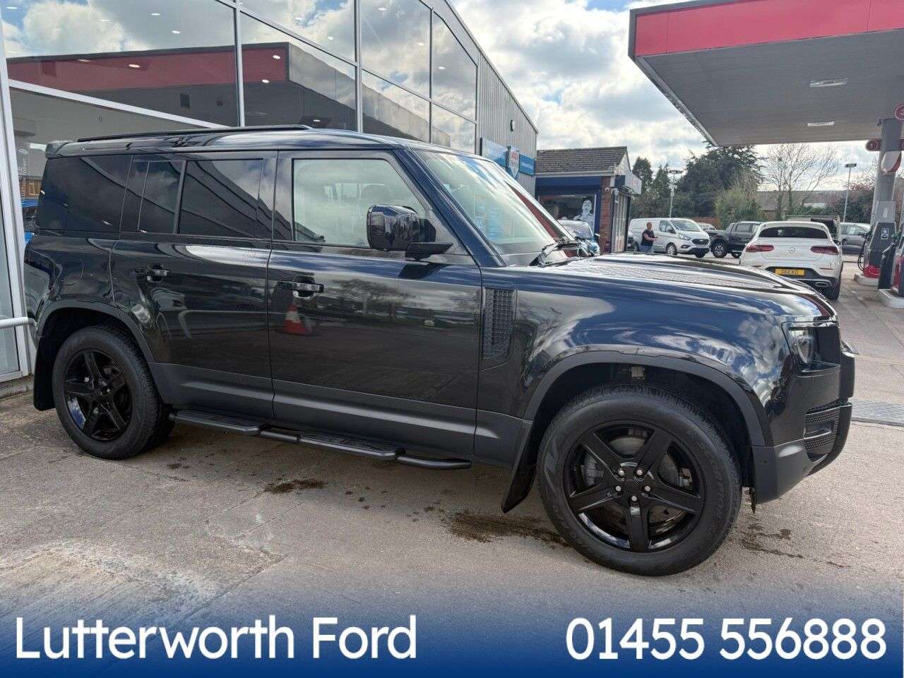 A 2023 LAND ROVER DEFENDER 3.0 D250 MHEV SE Hard Top SUV 5dr Diesel Auto 4WD MWB Euro 6 (s/s) (250 ps) A 2023 LAND ROVER DEFENDER 3.0 D250 MHEV SE Hard Top SUV 5dr Diesel Auto 4WD MWB Euro 6 (s/s) (250 ps)