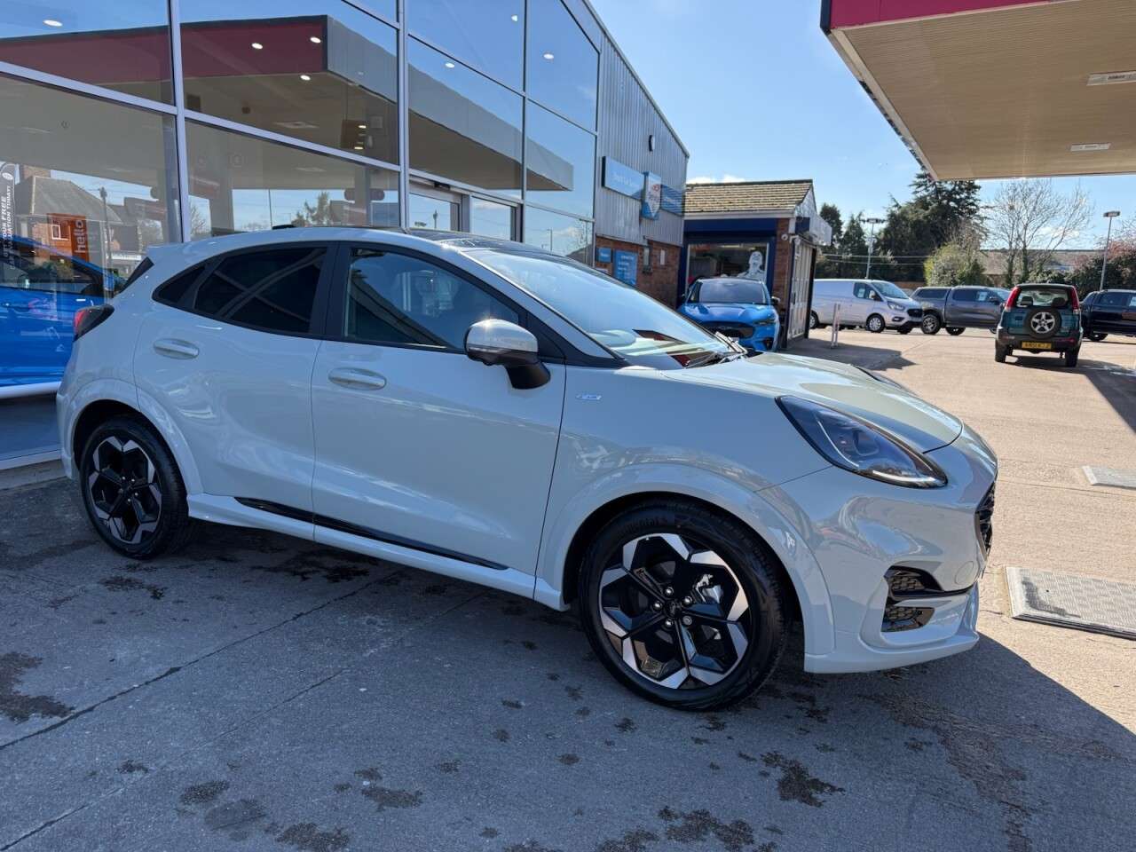 A 2025 FORD PUMA 1.0T EcoBoost MHEV ST-Line X SUV 5dr Petrol Hybrid DCT Euro 6 (s/s) (125 ps A 2025 FORD PUMA 1.0T EcoBoost MHEV ST-Line X SUV 5dr Petrol Hybrid DCT Euro 6 (s/s) (125 ps