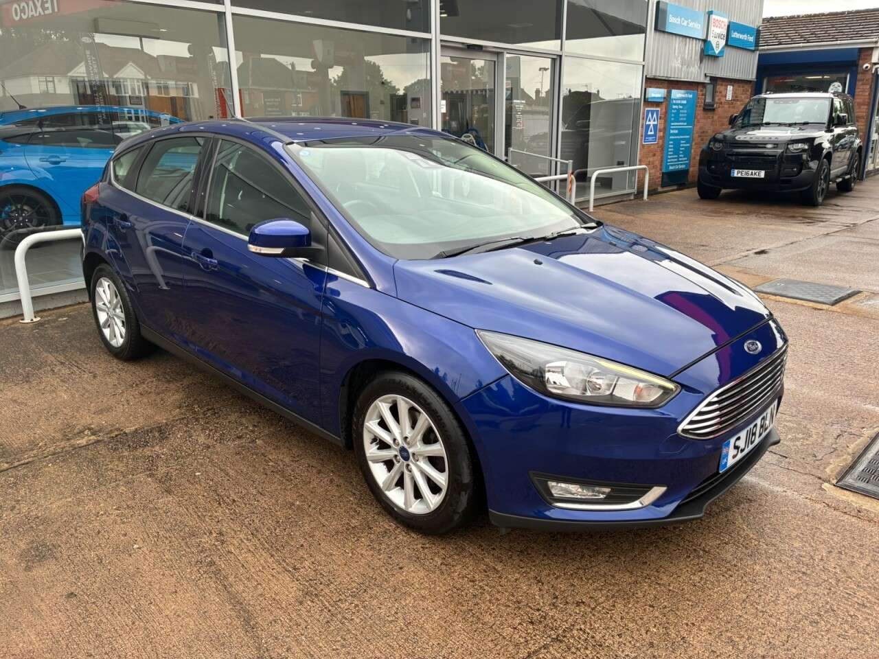 A 2018 FORD FOCUS 1.0T EcoBoost Titanium Hatchback 5dr Petrol Auto Euro 6 (s/s) (125 ps) A 2018 FORD FOCUS 1.0T EcoBoost Titanium Hatchback 5dr Petrol Auto Euro 6 (s/s) (125 ps)
