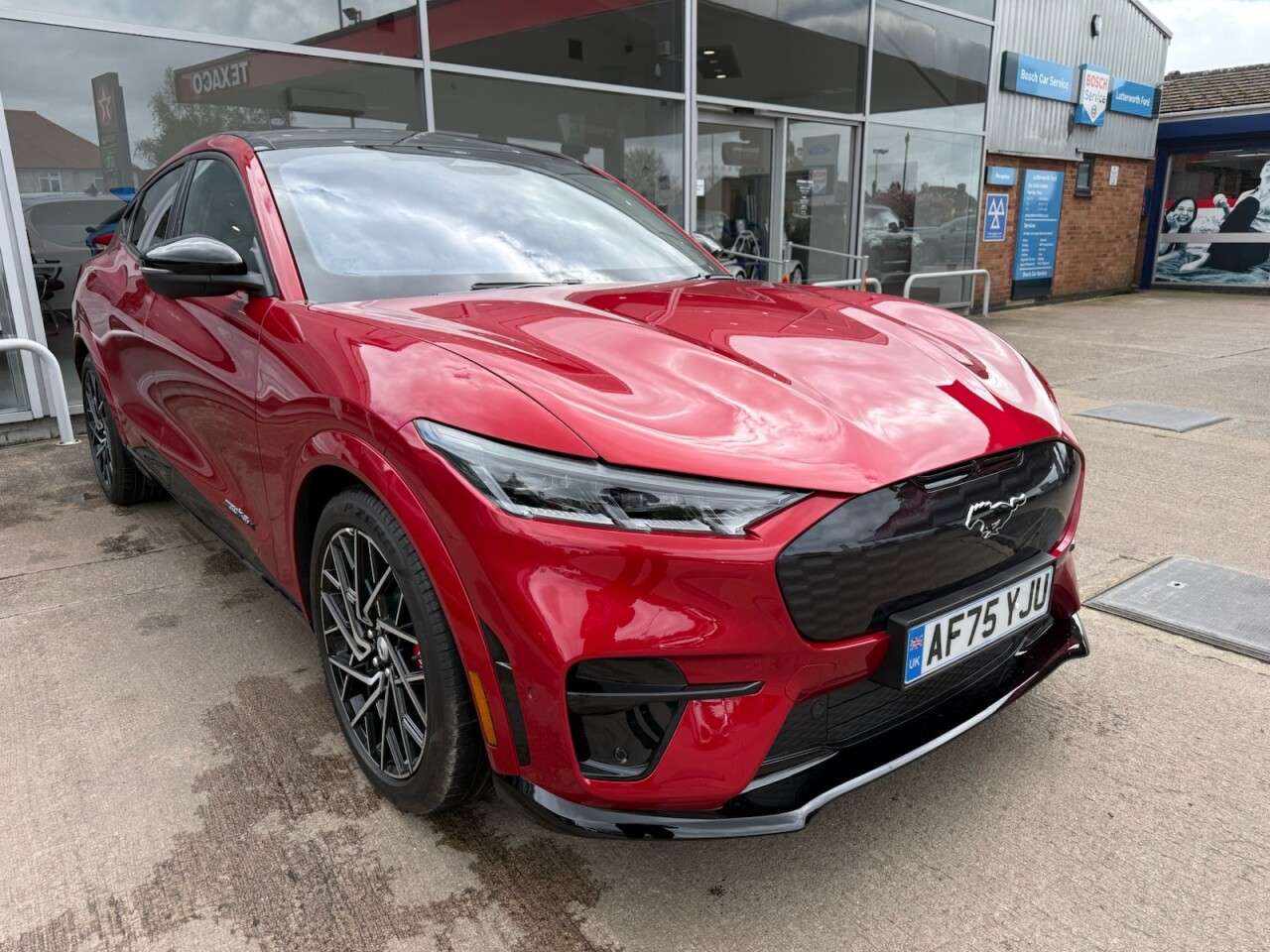 A 2025 FORD MUSTANG MACH-E Extended Range 91kWh GT SUV 5dr Electric Automatic AWD (487 ps) A 2025 FORD MUSTANG MACH-E Extended Range 91kWh GT SUV 5dr Electric Automatic AWD (487 ps)