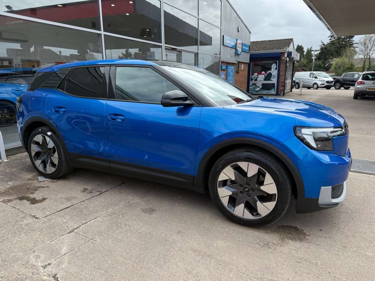 A 2024 FORD EXPLORER Extended Range 77kWh Premium SUV 5dr Electric Auto (286 ps) A 2024 FORD EXPLORER Extended Range 77kWh Premium SUV 5dr Electric Auto (286 ps)