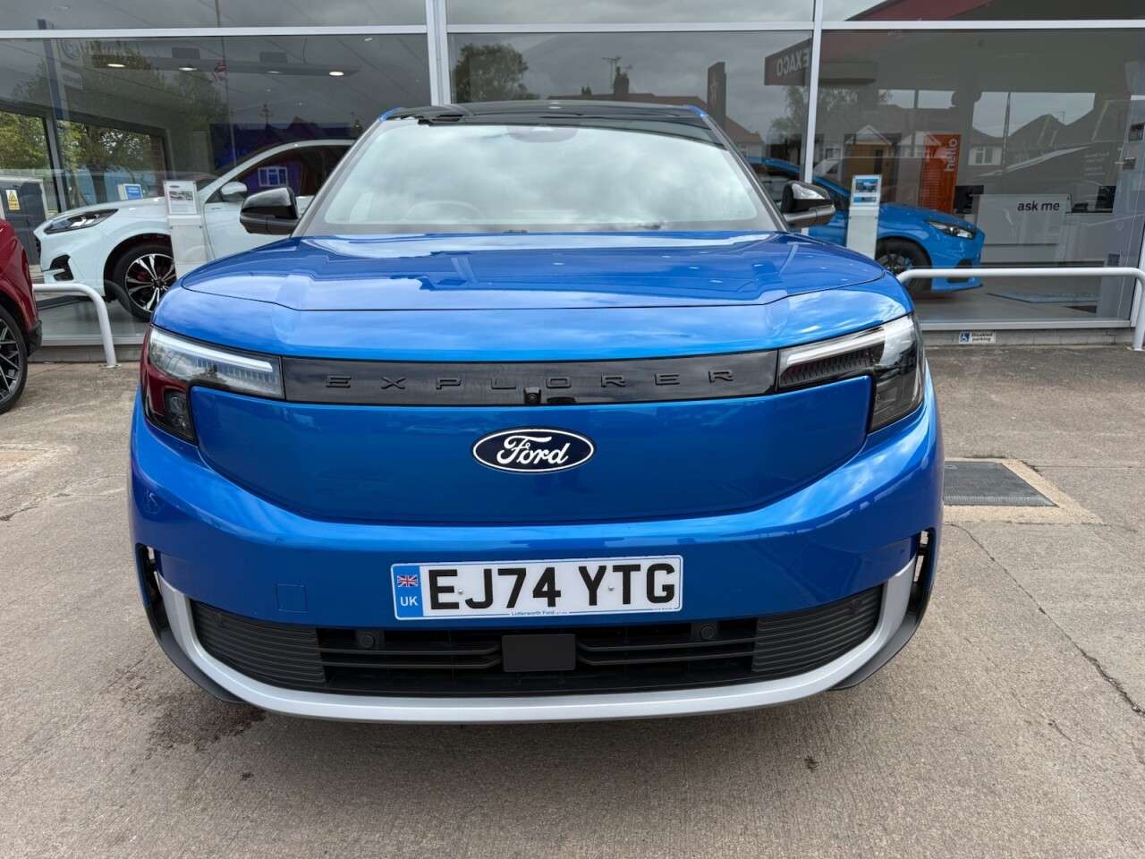 A 2024 FORD EXPLORER Extended Range 77kWh Premium SUV 5dr Electric Auto (286 ps) A 2024 FORD EXPLORER Extended Range 77kWh Premium SUV 5dr Electric Auto (286 ps)