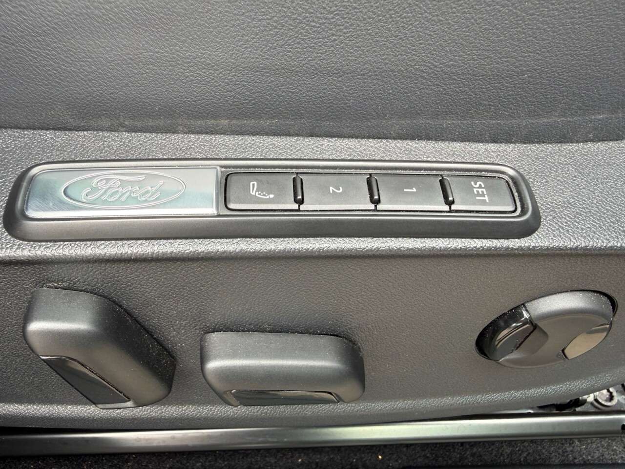 2024 FORD EXPLORER 2024 FORD EXPLORER