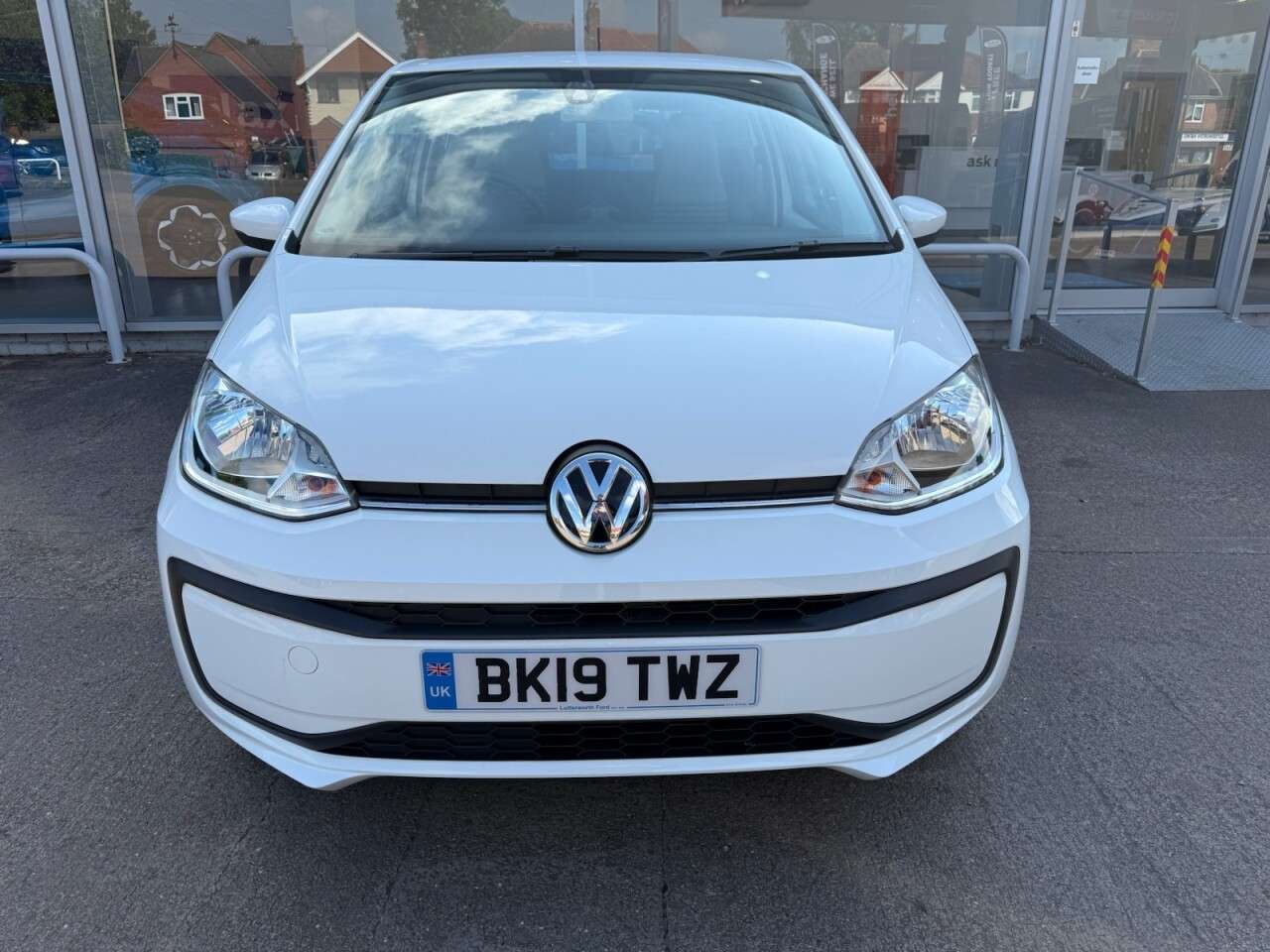 A 2019 VOLKSWAGEN UP! 1.0 Move up! Tech Edition Hatchback 3dr Petrol Manual Euro 6 (s/s) (60 ps) A 2019 VOLKSWAGEN UP! 1.0 Move up! Tech Edition Hatchback 3dr Petrol Manual Euro 6 (s/s) (60 ps)